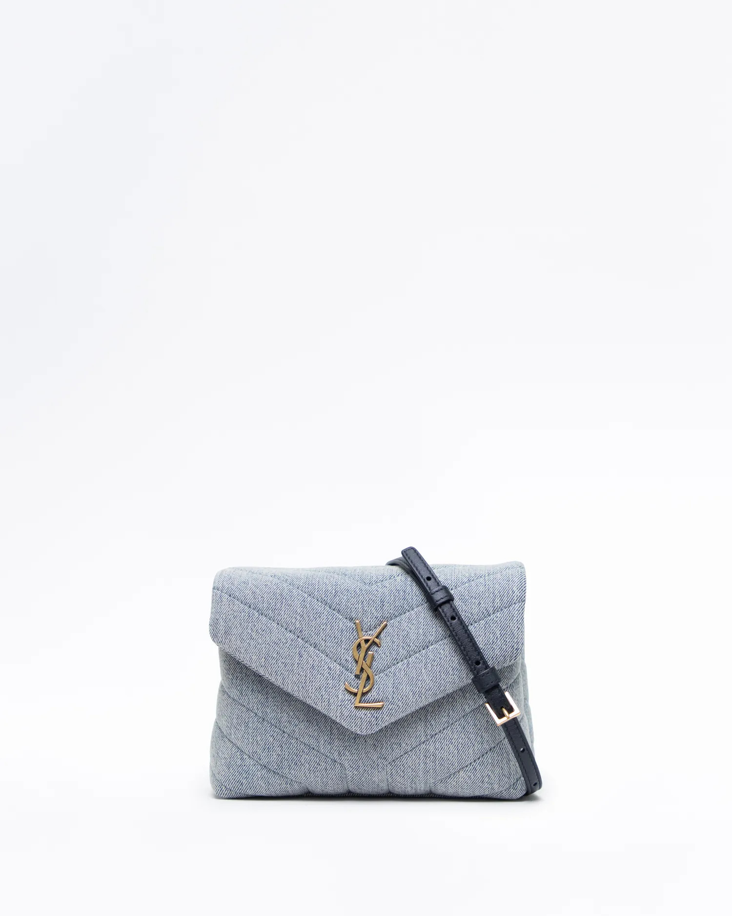 HomeHow It WorksClub PerksApply nowMerch Shop | Vivrelle