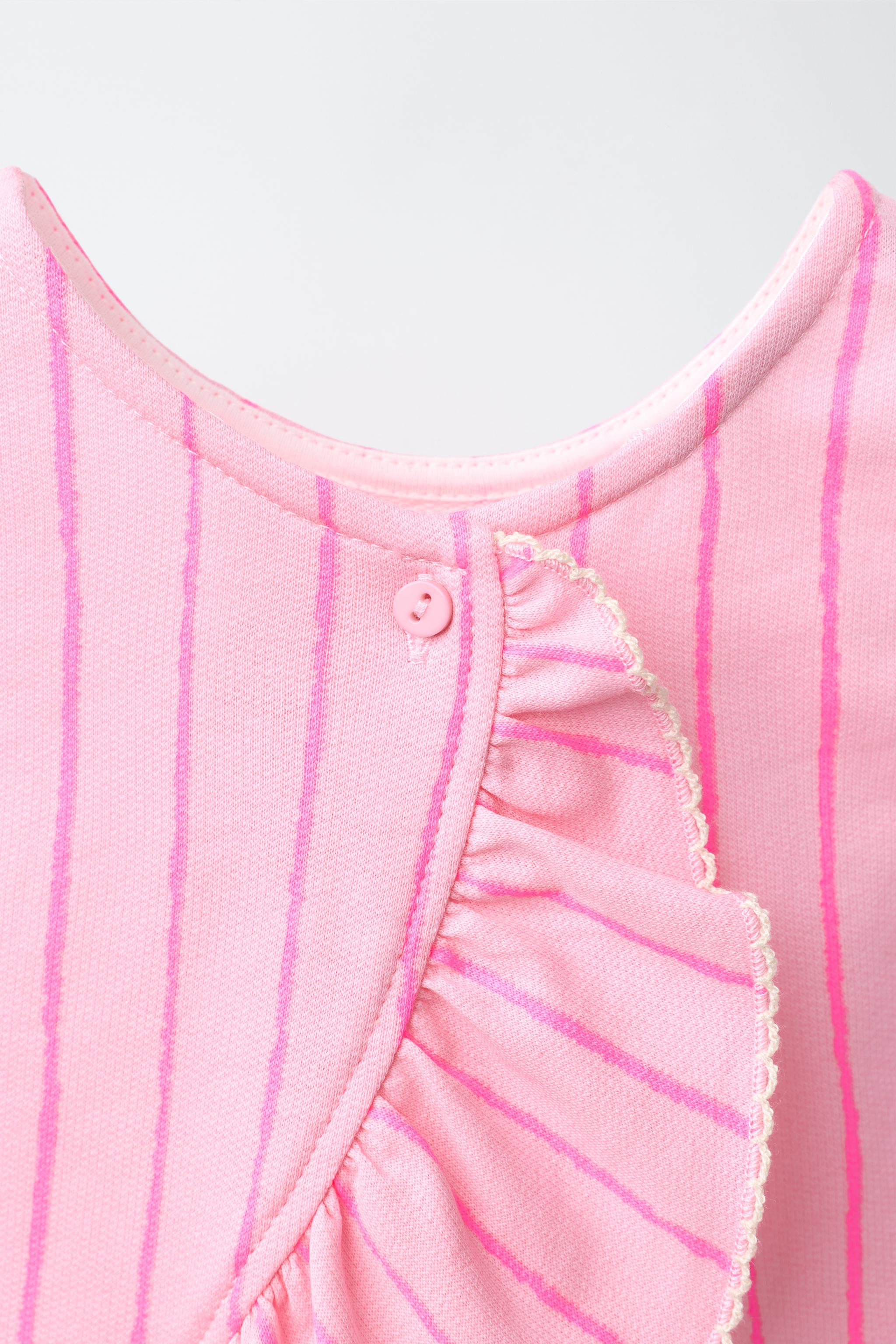 CONTRAST STRIPE TOP | Zara US