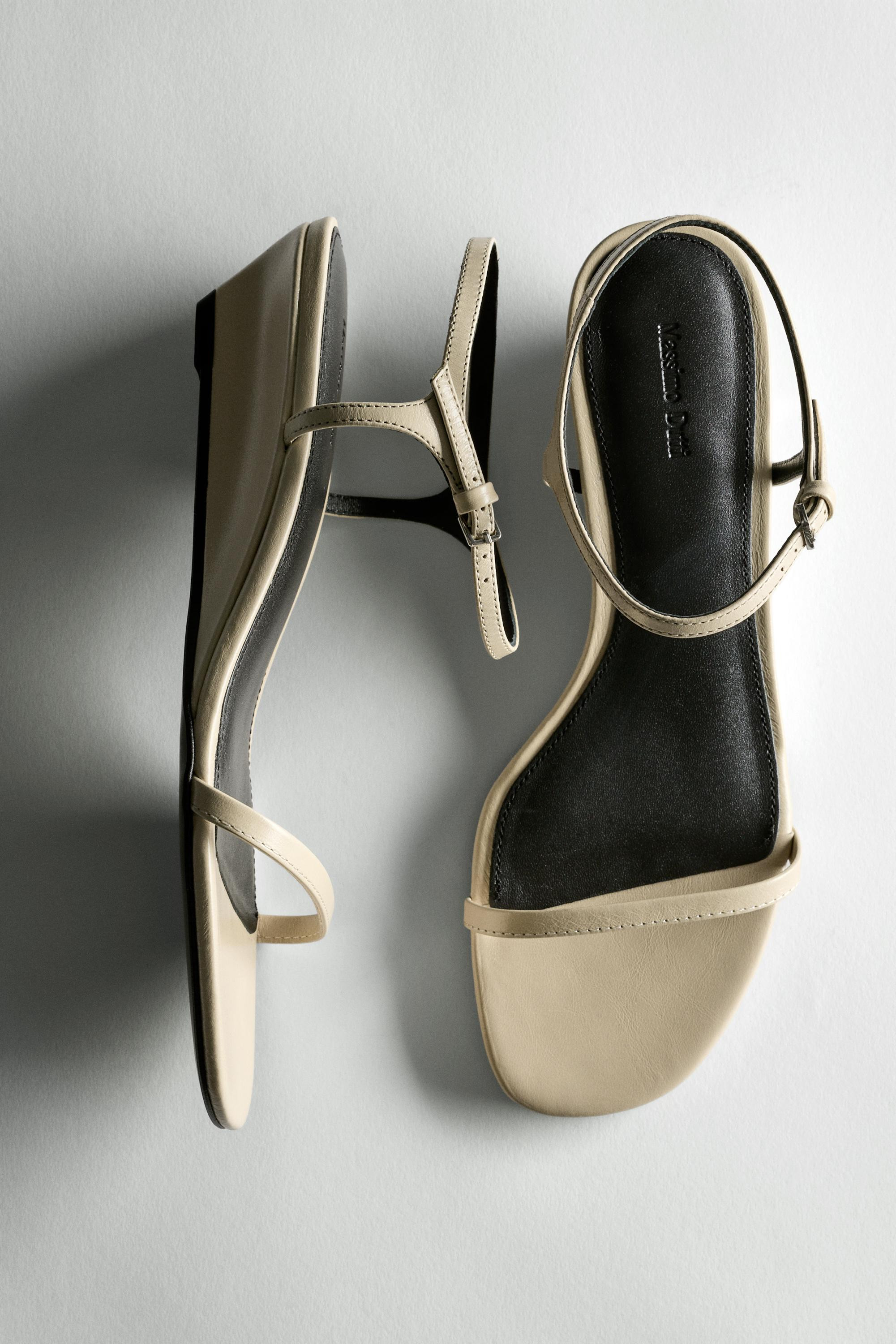 Made of cowhide leather. Kunstleder in Knitteroptik. Keilabsatz. Seitlicher Schnallenverschluss. ... | Massimo Dutti DE