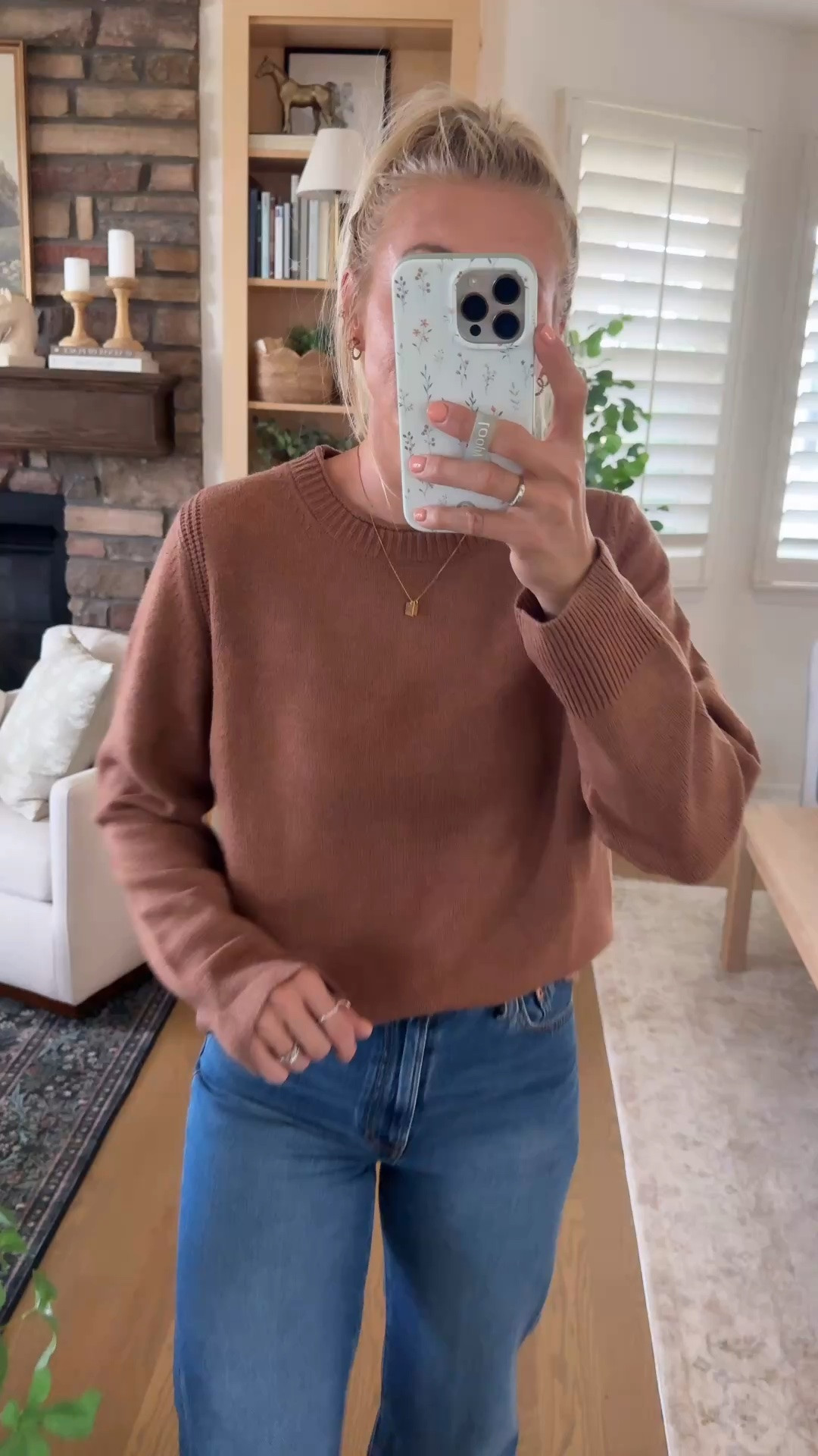 Wearing medium in this crewneck sweatshirt from Walmart. Comes in lots of colors. Great sweater for fall. ￼