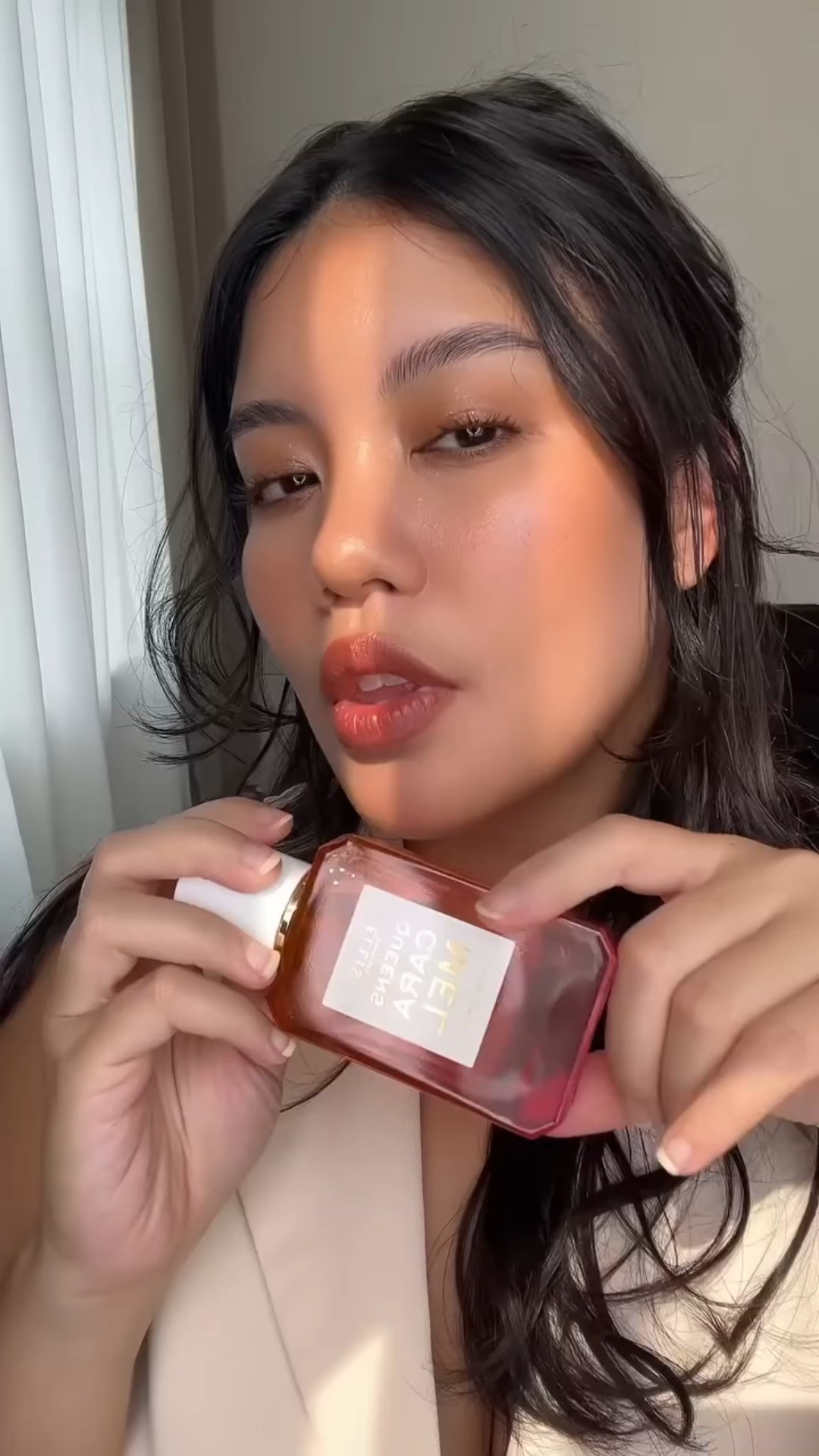 I’m going to have to say that this might just be the PERFECT scent that fully encapsulates 🍂fall vibes🍂🧡 I’m definitely going to be living in @ellisbrooklyn’s newest Queens Caramel Eau De Parfum scent for sure! ❤️‍🔥
#ellisbrooklyn #scentoftheday #perfumetiktok #fragrancetiktok #queenscaramel #fallvibes
#autumnscents #fyp #makeuptutorial #saltedcaramel #caramelmakeup #grwm