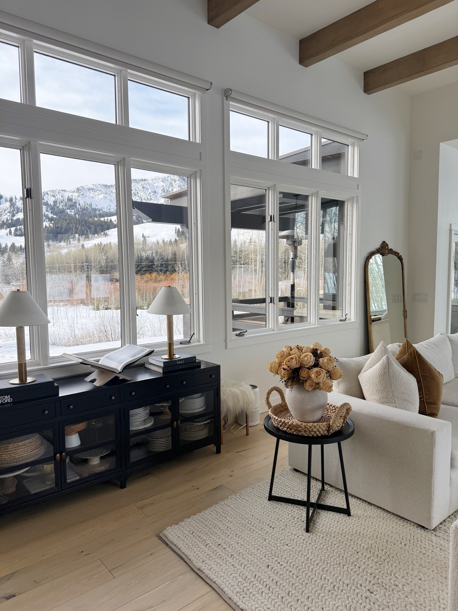 Living room buffet setup 💫

Home decor
Side table
Cabinet
Floor mirror
Lamp
Pillow 


#LTKHome