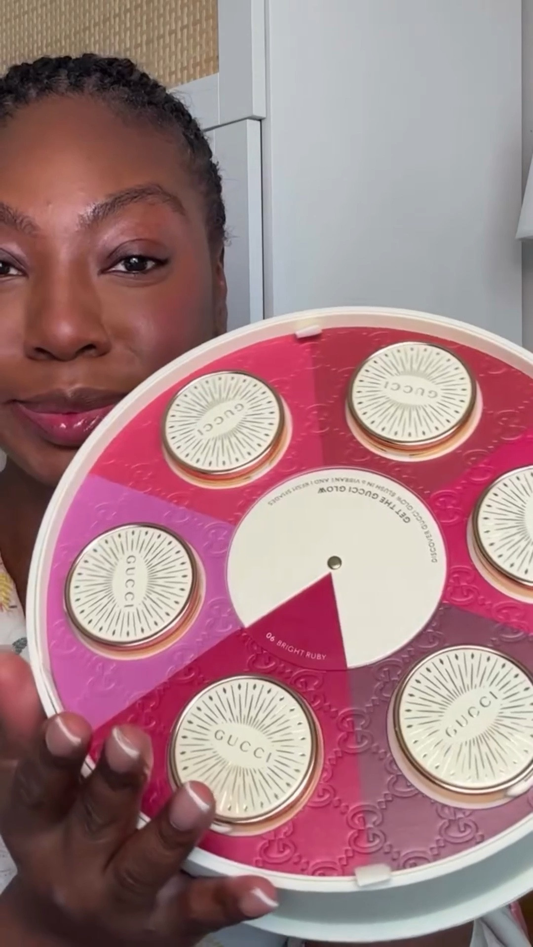 Glowing Make-up In 20 minutes? Lock In!🤞🏾💕

I’ve recently bought and been gifted some PR from some dreamy brands that are putting skincare at the centre of their formula’s. The results speak for themselves. It’s skin that looks fresh, hydrated, glowing and blurred.

*Disclaimer this video features some products that were PR gifted

#skinfluencer #beautycreator #cleangirlglam #guccimakeup #makeupforwomenofcolor 
.
@patricktabeauty @danessamyricksbeauty @kikomilano @westmanatelier @cultbeauty @elfcosmeticsuk @guccibeauty @lauramercier @vieve @elfcosmeticsuk @chanel.beauty @welovecoco @narsissist @tracepublicity @cotyukpr @cotyinc @shiseido_corp @seen_group