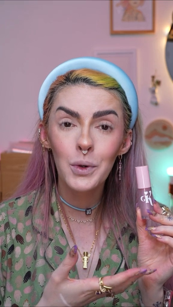 Um gloss oil reparador que nutre e revitaliza os lábios 💖



#LTKbrasil #LTKbeauty