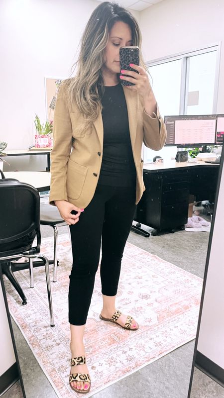 🖤🤎simpler vibes today🤎🖤

Shoes are old, similar linked. Blazer sold out, searching for similar.

#LTKxNSale #LTKworkwear