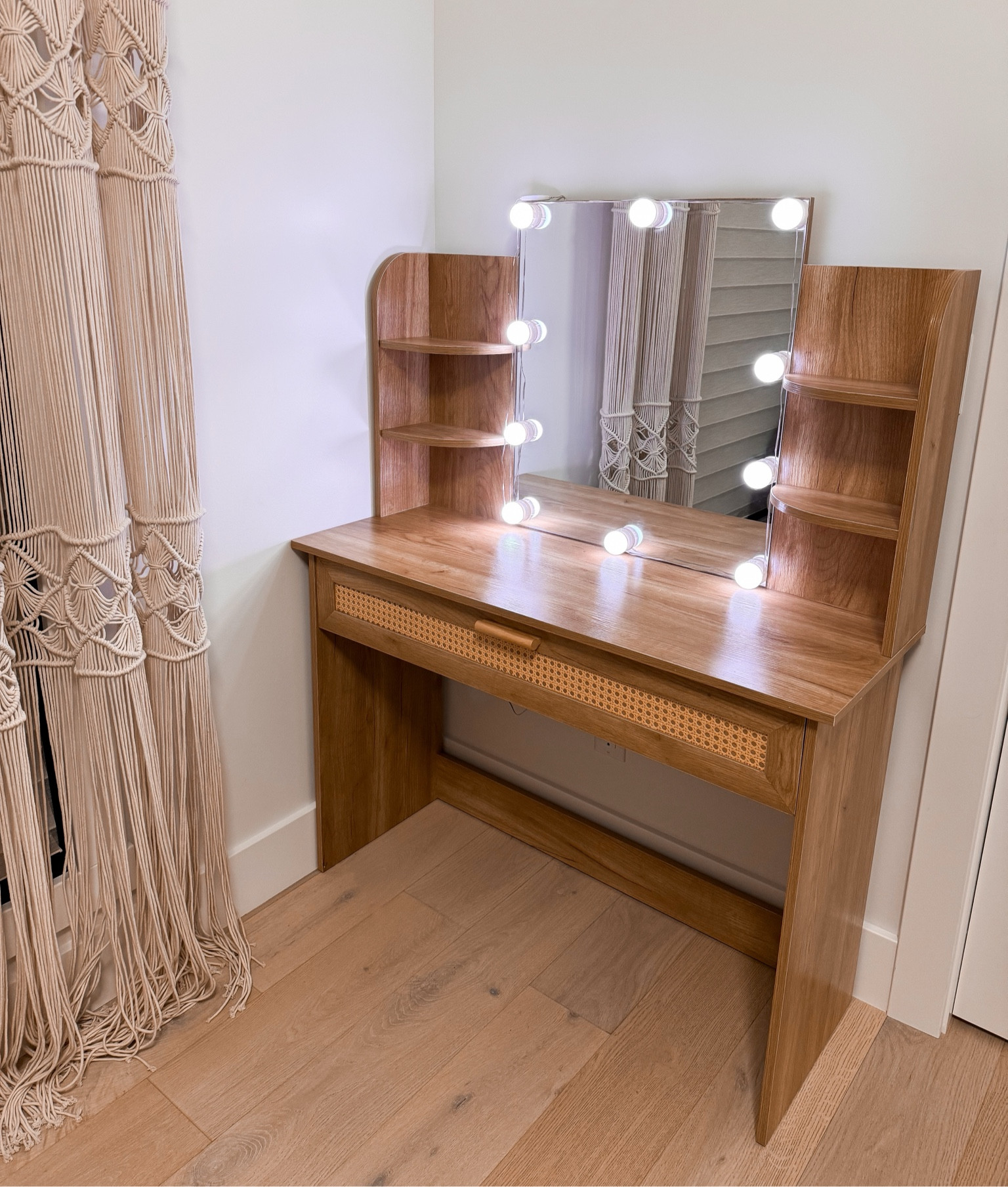 Amazon vanity | makeup vanity 

#LTKFindsUnder50 #LTKFindsUnder100 #LTKStyleTip