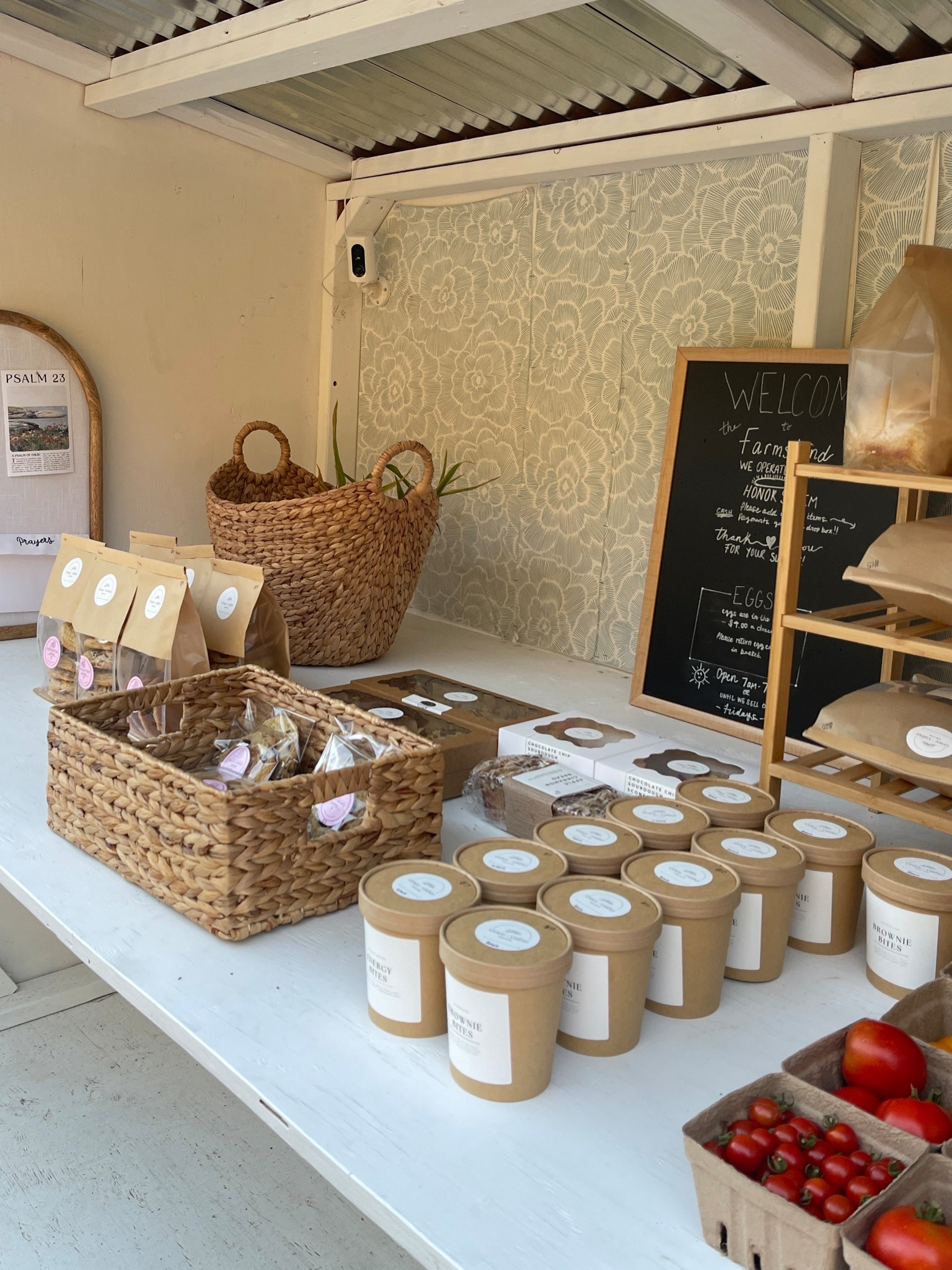 Farm stand baked good containers 🔗 
