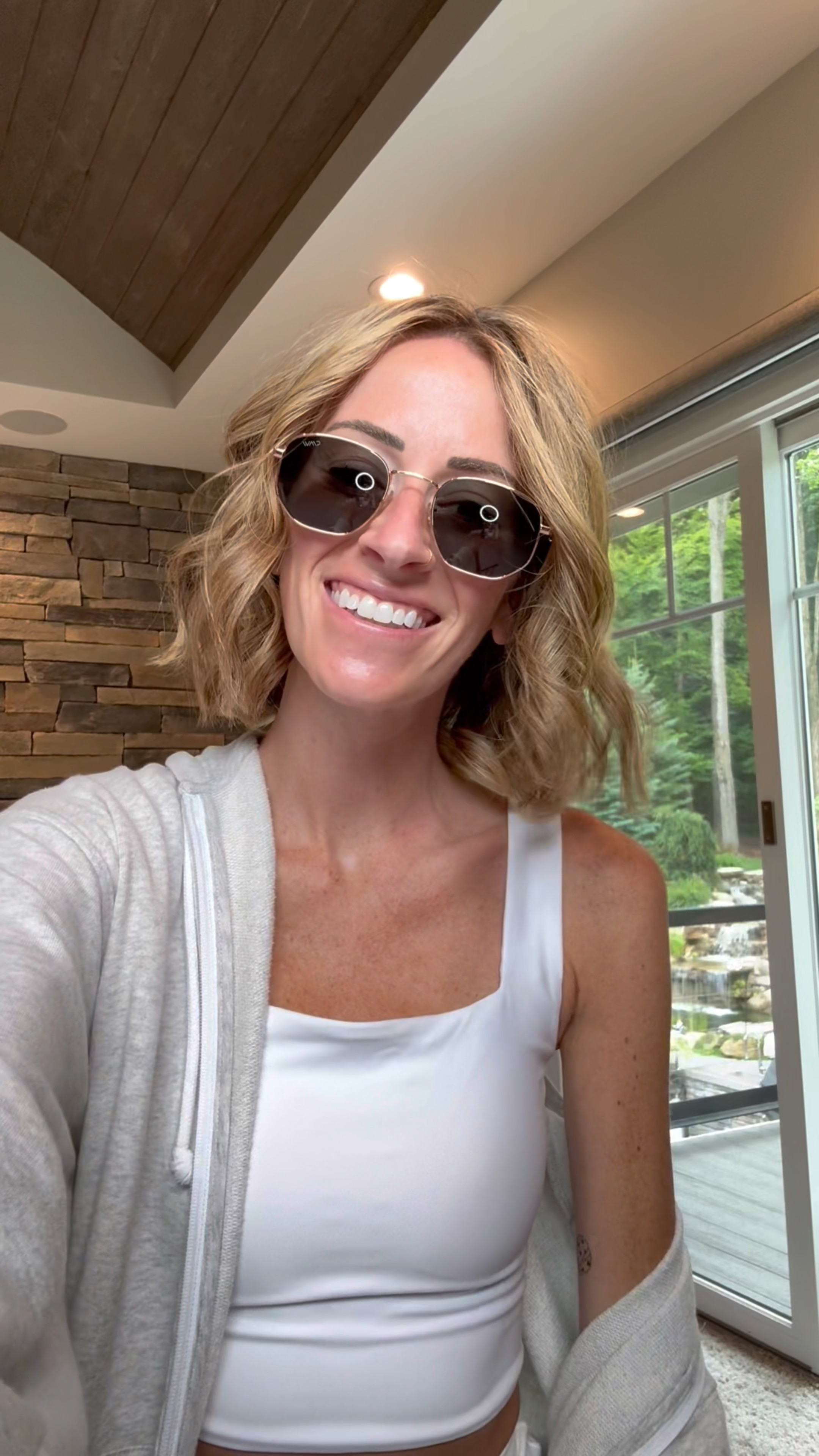 Cute sunglasses for oval faces
Hexagon retro Sojos Amazon sunnies fashion finds 
Look for less style 