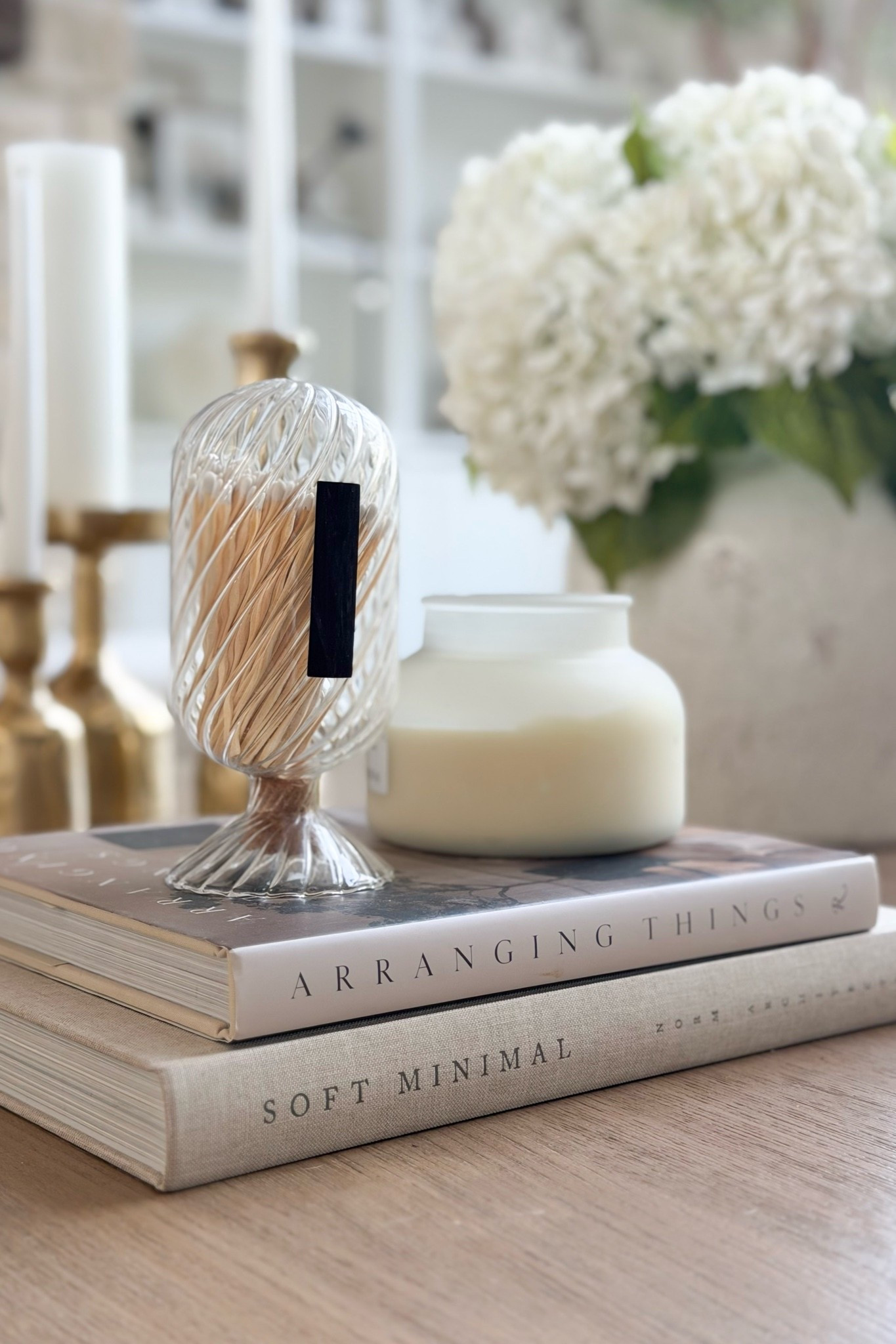 Easy to recreate coffee table styling!

Home, home decor, home finds, home accents, coffee table, coffee table styling, coffee table books, candle, faux florals, modern home, neutral home, organic home

#LTKSeasonal #LTKHome