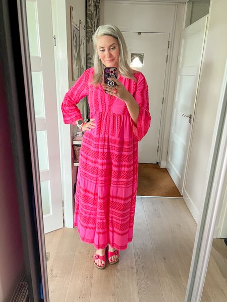 Outfits of the week

Easy Sunday in hot pink Aztec print maxi dress from Bonprix (42) and pink Birkenstock sandals (tts).

#LTKstyletip #LTKcurves #LTKeurope