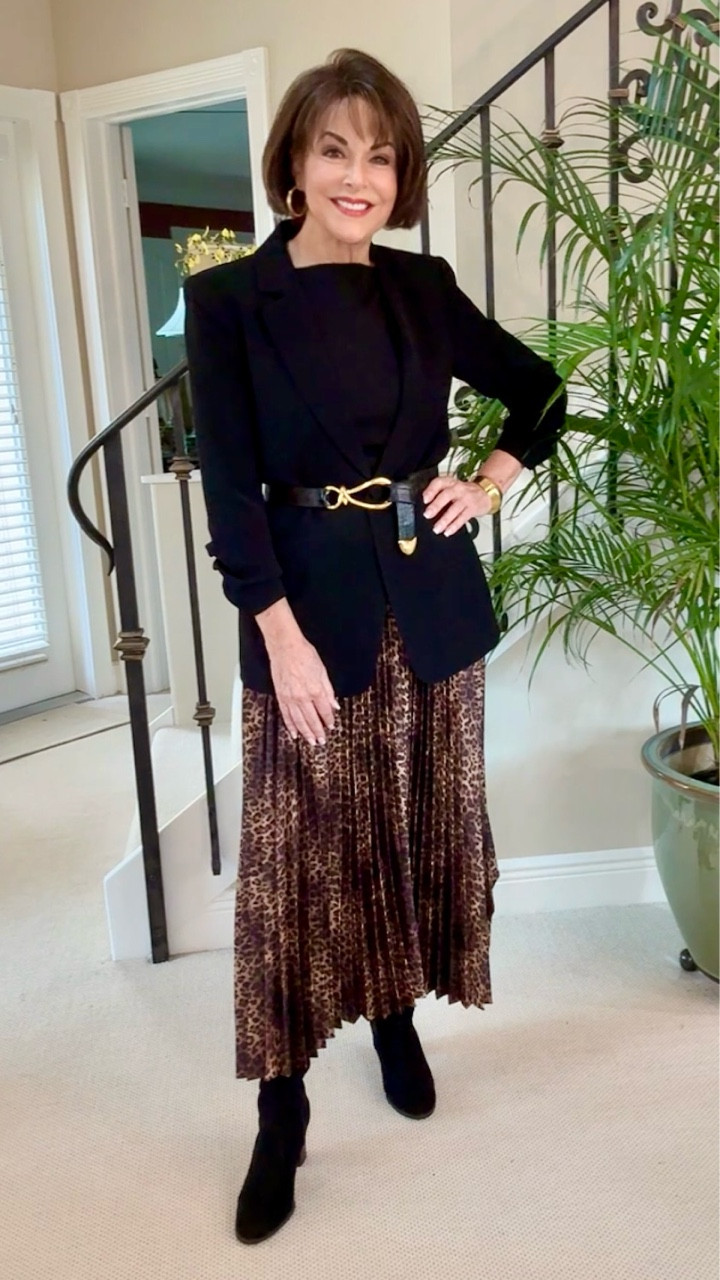 One Key Piece. Six Effortless Looks.
From casual chic to cocktail-ready, a black blazer is the wardrobe MVP you didn’t know you needed…until now. ✨

Whether paired with jeans, layered over a striped dress, or styled with lace and white trousers, this one piece instantly elevates every outfit.
It’s not about owning more, it’s about styling smarter. Here are just 6 of the endless updated ways you can wear a black blazer this Fall. 

⭐️ Susan’s Styling Tip:
Invest in timeless pieces that do the heavy lifting. A well-cut black blazer adds structure, polish, and possibility to every look.

#SusanBigsbyImagePro #WardrobeEssentials #BlackBlazerMagic #StyleWithSusan #ClosetConfidence #OutfitInspo #WardrobeVersatility #SusanBigsbyStyle #WearItAgainDifferently #WhatToWear #StyleThatWorks