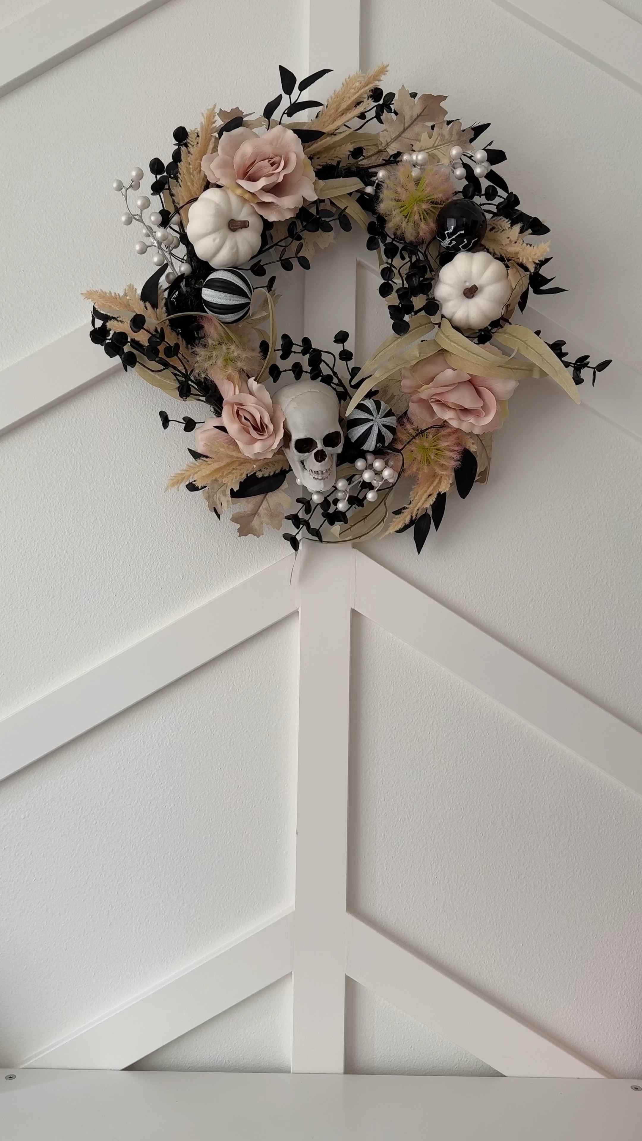 MY HALLOWEEN WREATH! Love how it folds in half for easy storage!

#LTKHome #LTKSeasonal #LTKHalloween