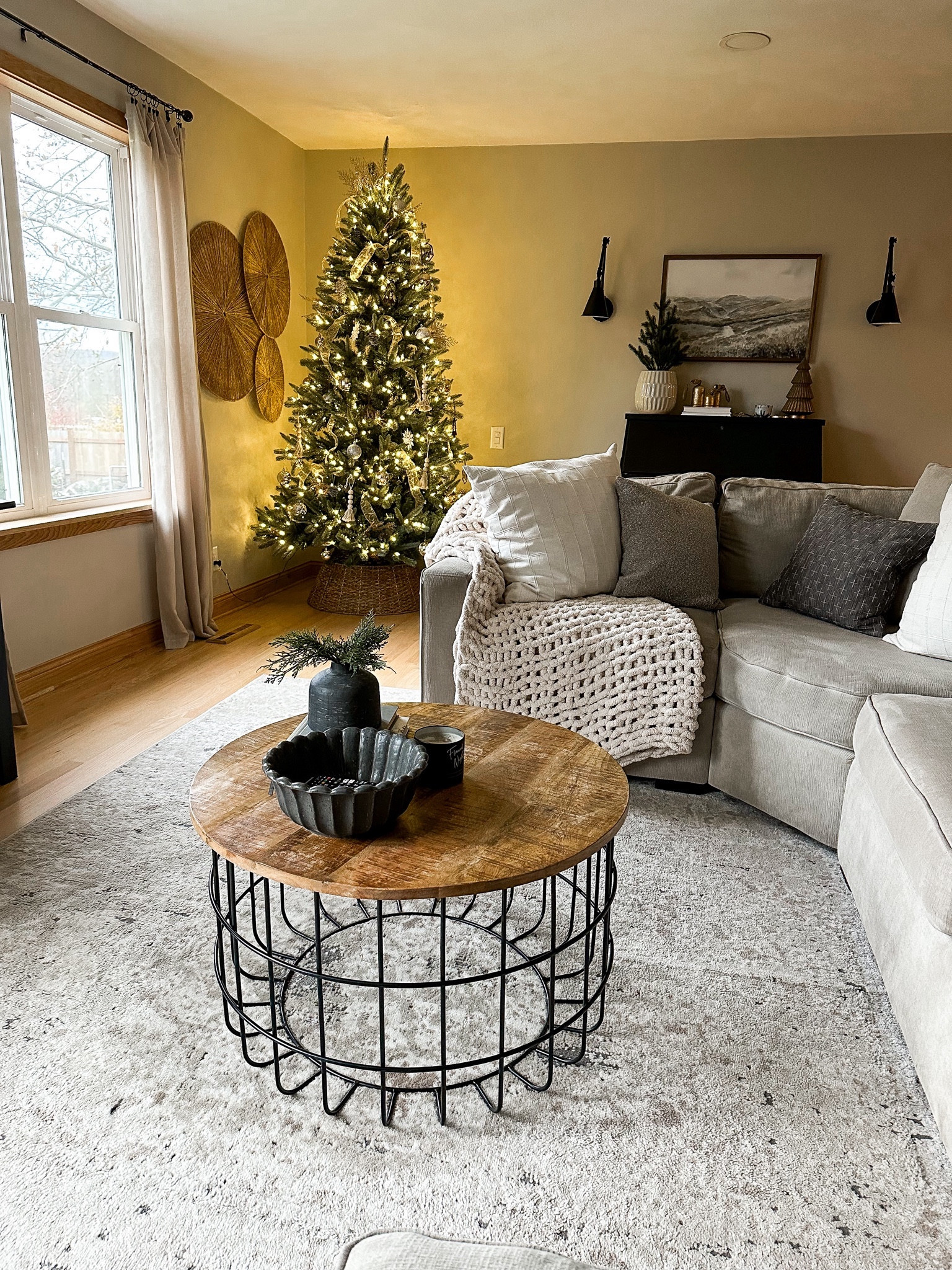 My Christmas decor 


#LTKSeasonal #LTKhome #LTKHoliday