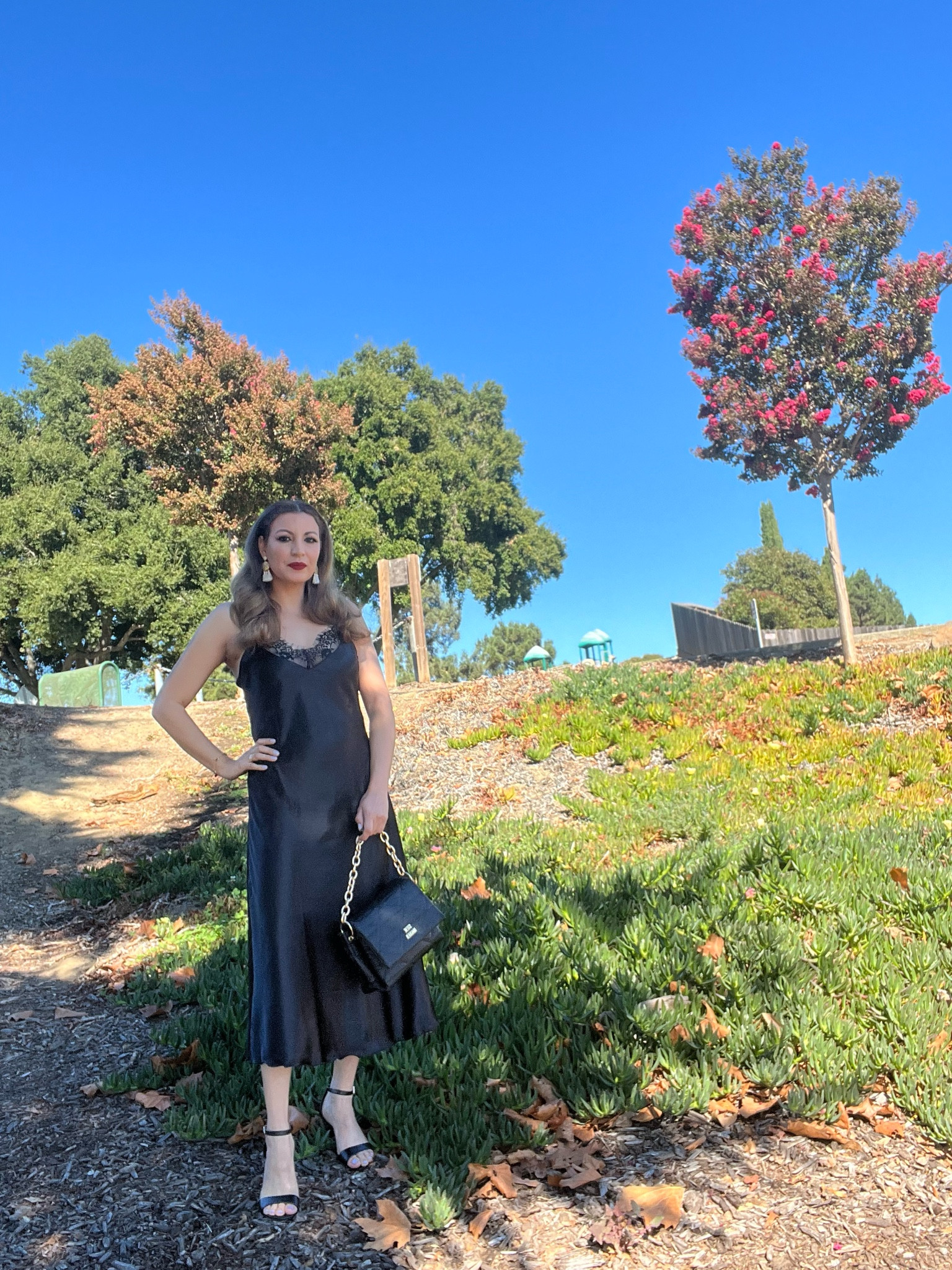 Marvmys Camisón de satén para mujer, camisón de encaje con ribete de seda, vestido de lencería sexy con cuello en V.

#LTKbeauty #LTKSeasonal #LTKstyletip