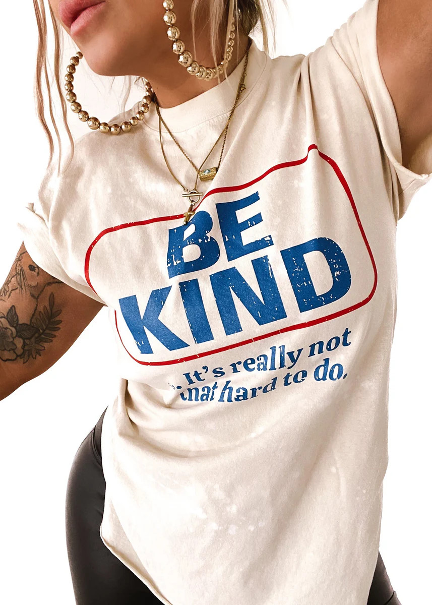 BE KIND (IT'S NOT THAT HARD TO DO) SIDE SLIT TEE | Pebby Forevee