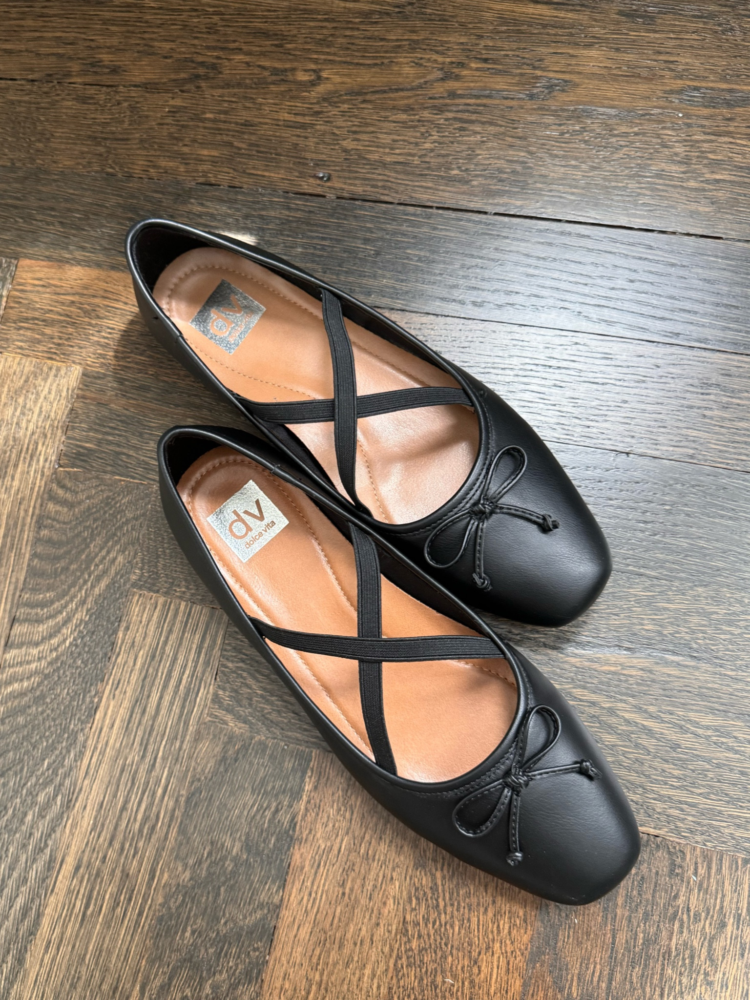 The most comfortable and perfect ballet flats! These are perfect for transitioning into fall and come in a collection of colors. Enjoyy