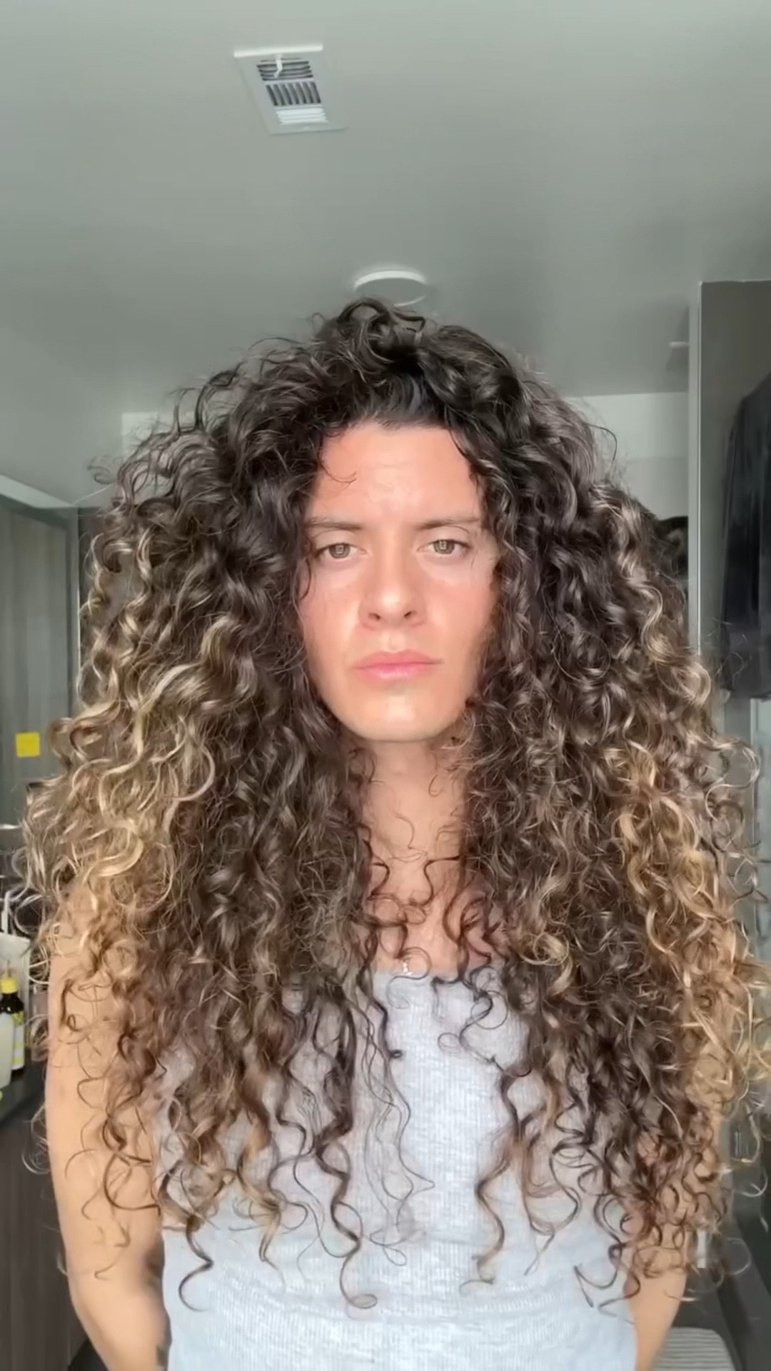 Full curly hair routine start to finish
Share with a friend in need

Products used in order:
▪️@bali_curls shampoo + Guru Nanda cold pressed castor oil. Add a little bit to your shampoo on your next wash day
▪️SKALA 2 in 1 conditioner. 9/10 smell and it lasts
▪️Sandalwood detangling comb. Healthier for hair as opposed to plastic combs
▪️SKALA 2 in 1 deep conditioner. Another banger of smell. Leaves hair silky smooth
▪️Deep conditioning heat cap
▪️SKALA day after Gel THIS IS THE BEST SMELLING PRODUCT IVE EVER USED
▪️Guru Nanda cold pressed castor oil + scalp massager. Healthy scalp, happy hair
▪️Universal hair diffuser
▪️IGK coconut oil air dryer
