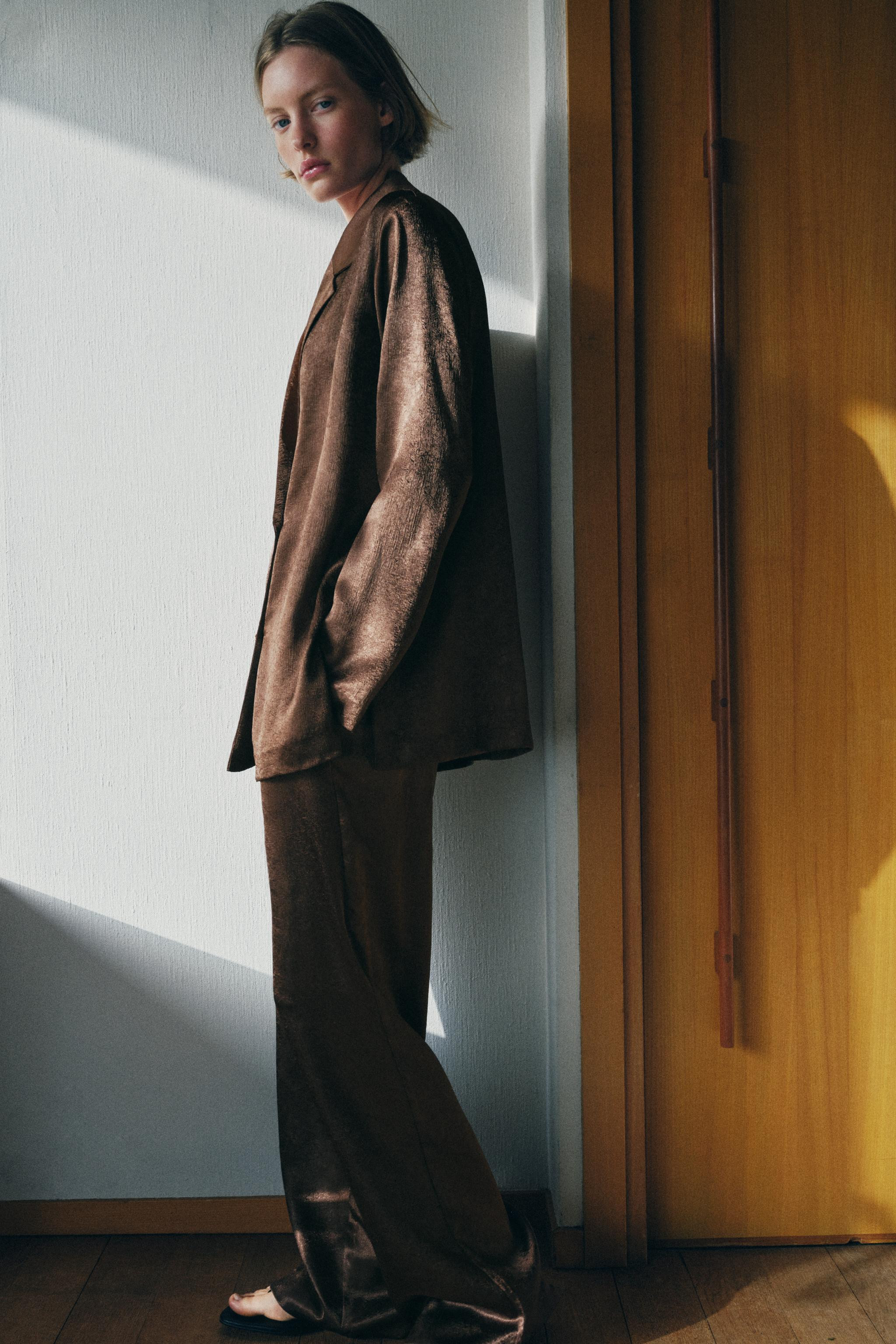 WRINKLE-LOOK FLOWY PANTS | Zara US