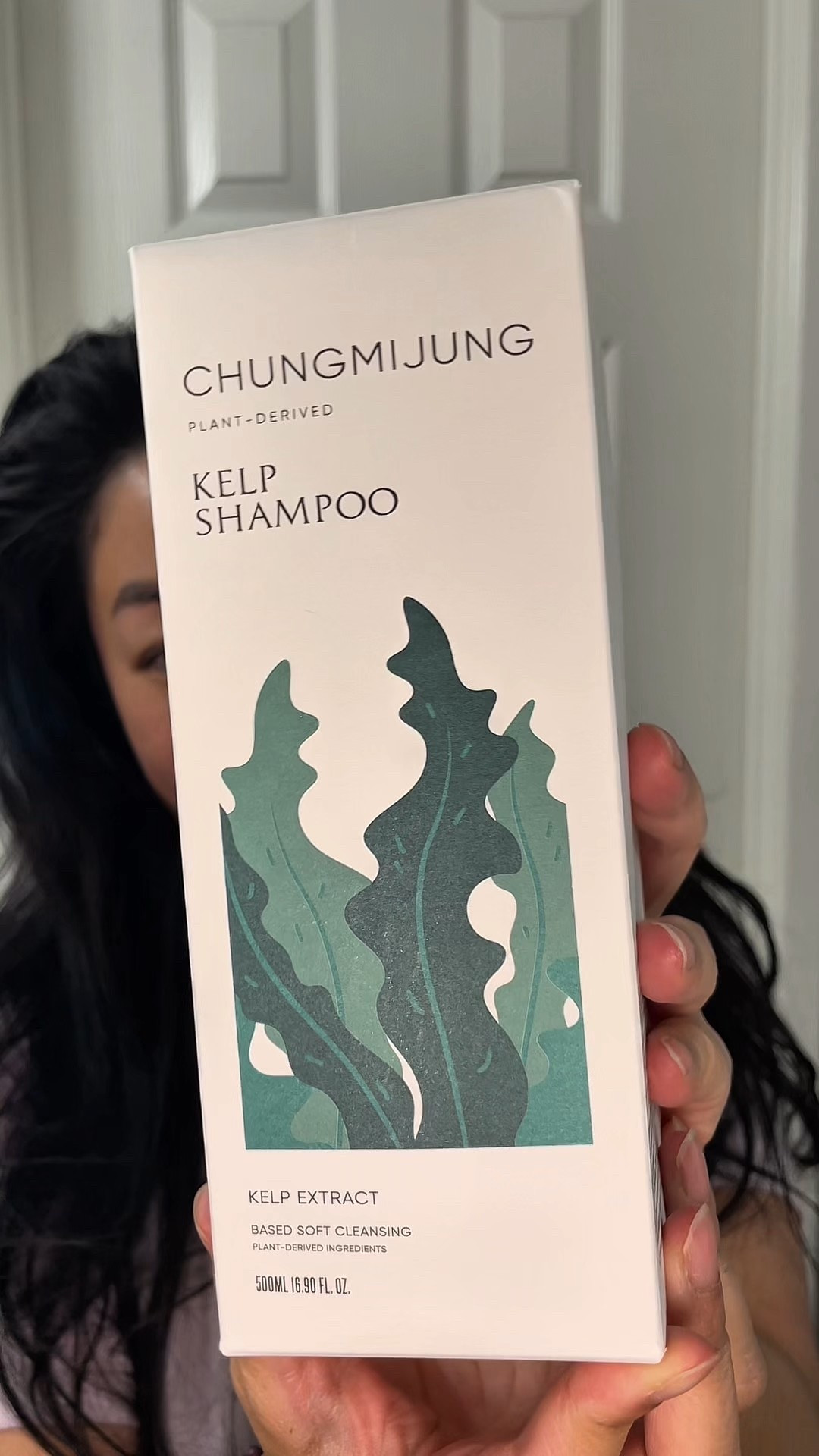 Dry scalp or dandruff? Try this kelp shampoo by @chungmijung_global 

💚GENTLE & NON-STRIPPING CLEANSE – Made with a coconut-derived cleansing base, it delivers a mild, sulfate-free wash, ideal for dry, sensitive scalps prone to irritation.

💚REFRESHING & NATURAL AROMA – Infused with a light citrus blend of orange, apple, and cornmint, leaving hair delicately scented and feeling revitalized after each wash.

#Chungmijung #KelpShampoo #Dandruff #DryScalp #ItchyScalp #HydrateScalp 

#LTKBeauty
