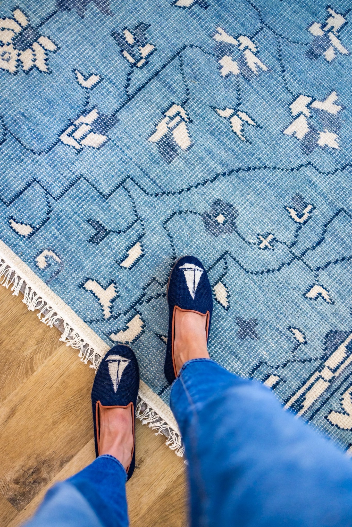In love with my new living room rug 🙌🏻 and it’s currently on sale (but not for long)! #blueandwhiteforever
Linked the shoes and rug over on LTK. 

#LTKSummerSales #LTKShoeCrush #LTKSaleAlert