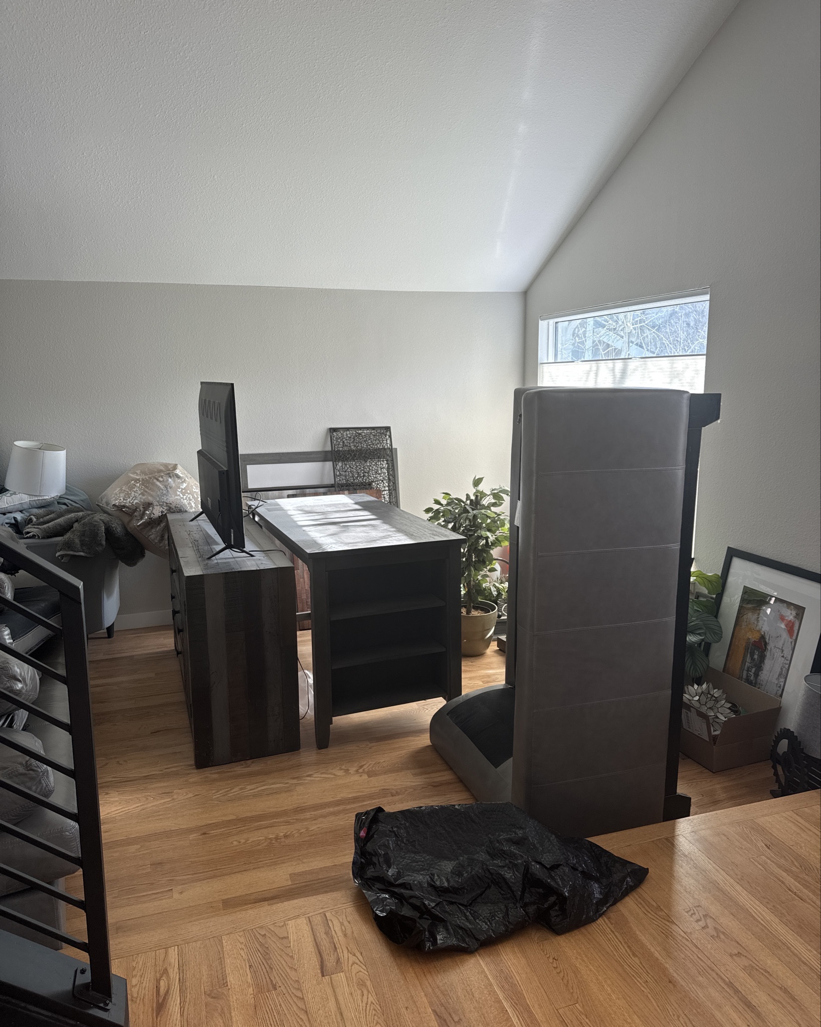 BEFORE & AFTER staging success! 🌿

#homestaging #stagingsells #viral #trending #realestate #interiordesign

#LTKU #LTKHome #LTKStyleTip