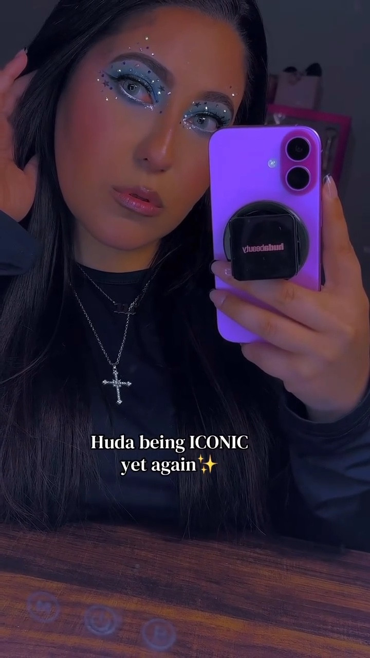 Umm HELLO!?? @hudabeauty never misses! This is another level of legendary 💙✨

•
•
#hudabeauty #hudaphonegrip #phonegrip #hudabeautymakeup #easybake