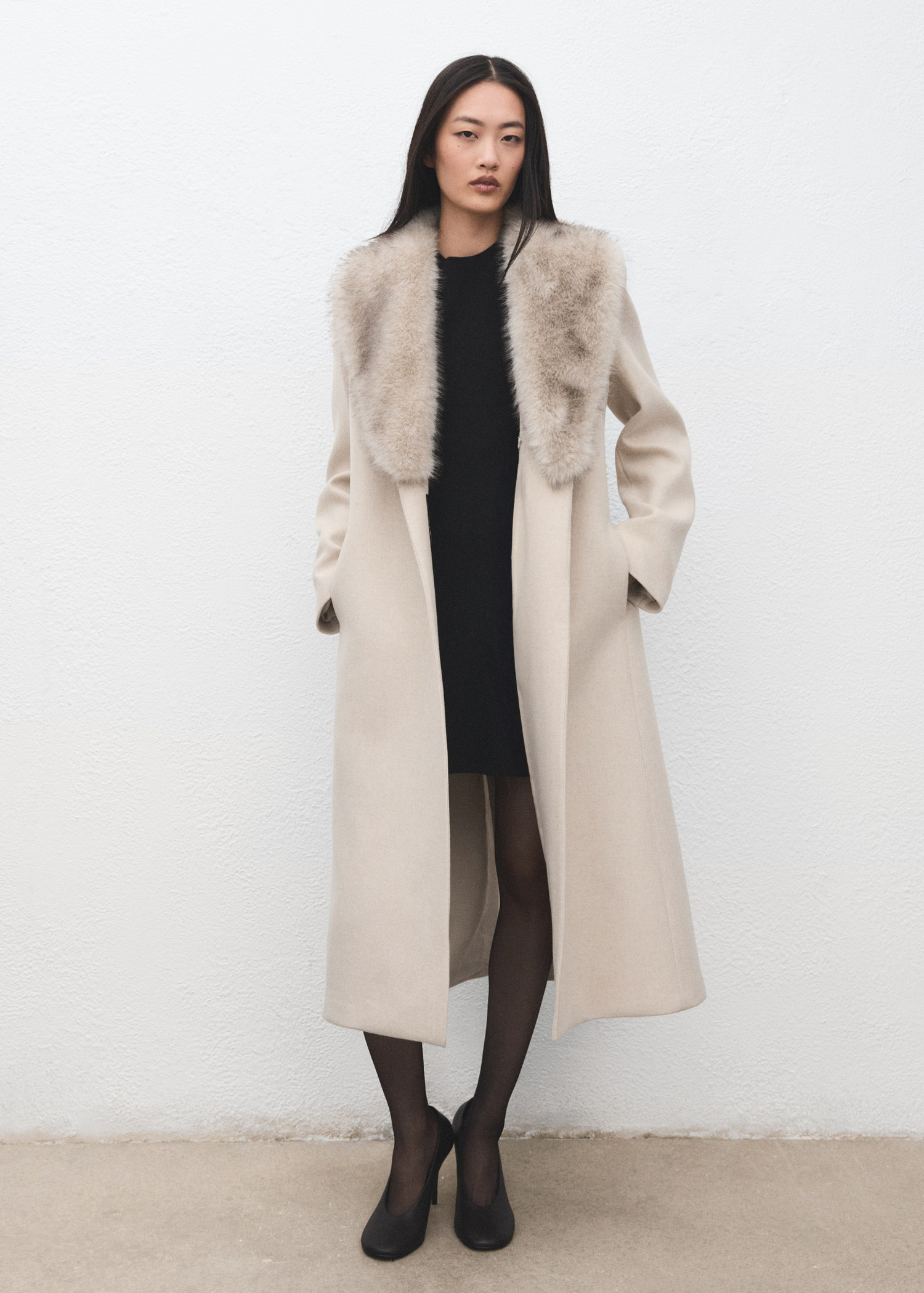 Manteco wool coat with fur collar | MANGO (UK)
