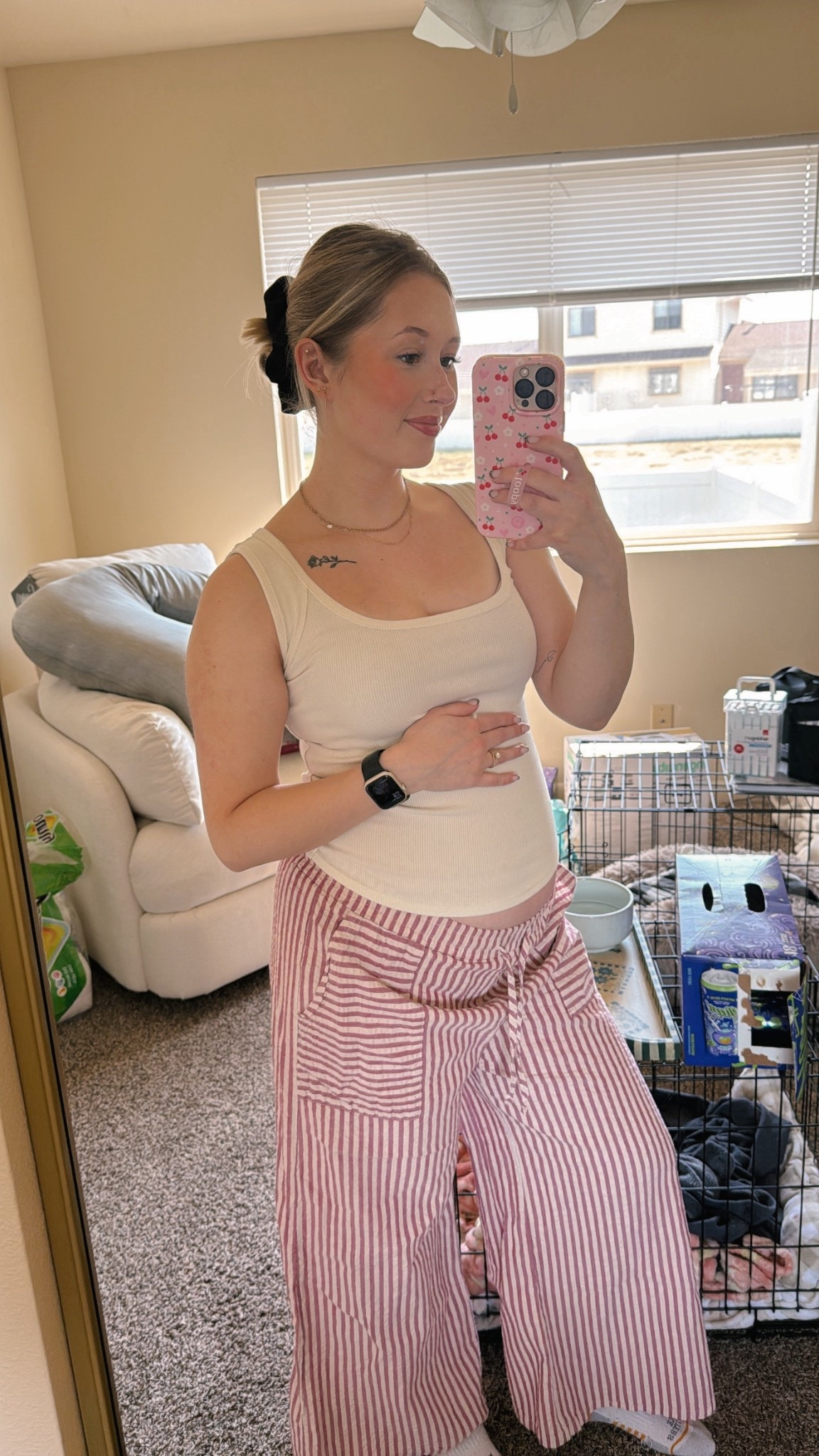 I wear these pants almost every day, they are so comfy!!! 

Top- size S 
Bottoms- size M 

#LTKFindsUnder100 #LTKSeasonal #LTKBump