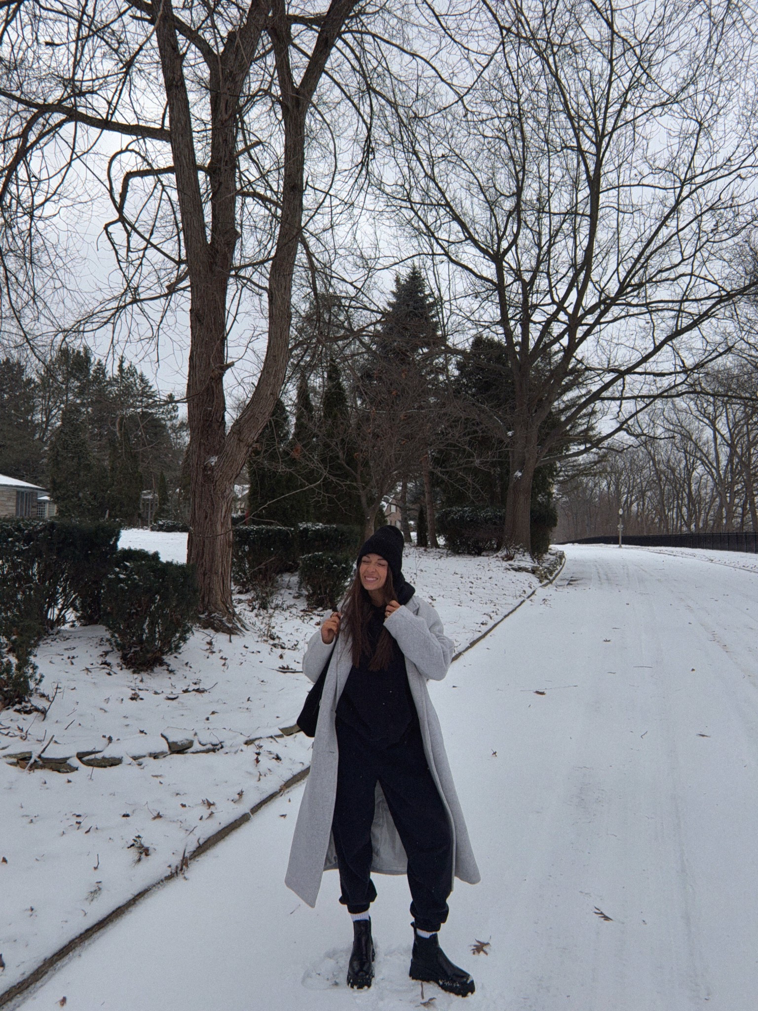 medium coat
large sweat shirt
medium sweatpantss