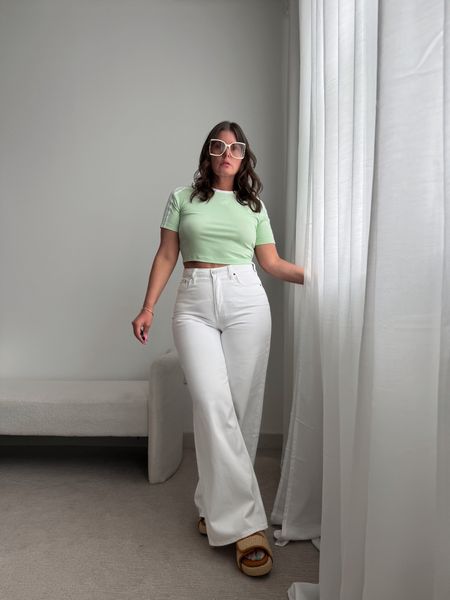 White wide leg jeans run tts



#LTKsalealert #LTKfindsunder100