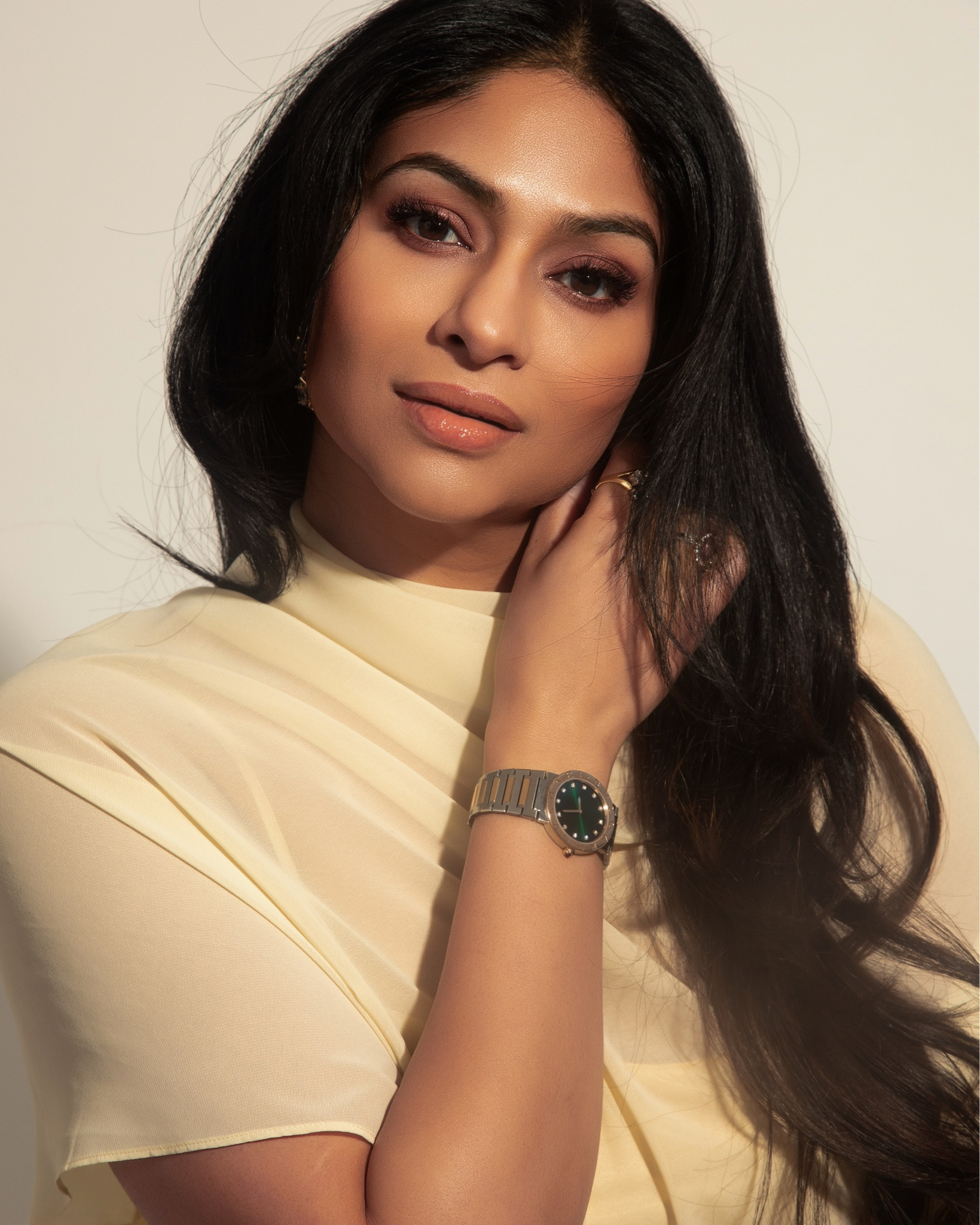 I’m just an old school watch kinda gal☺️☺️

Watch @bvlgari 
Dress @reformation