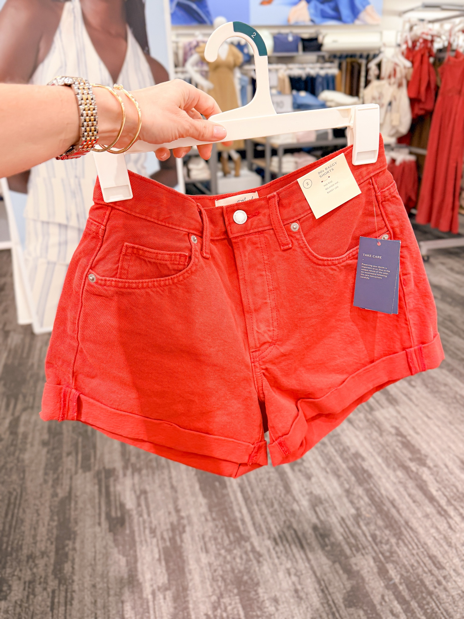 Mid-rise 90s baggy cuff shorts