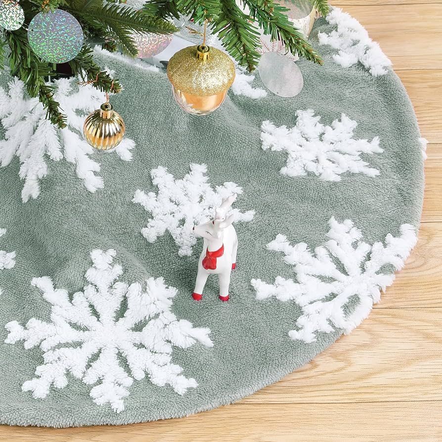 Plush Christmas Tree Skirt, 24 Inch Green Faux Fur Tree Skirt White Snowflakes Decor Luxury Xmas ... | Amazon (US)