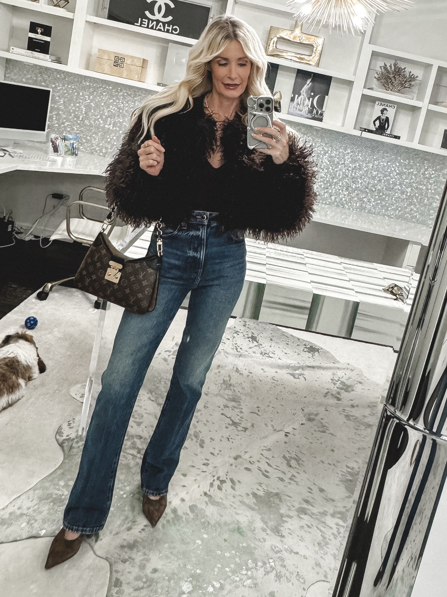 Day 3 of my 7-day denim series ✨✨✨
Featuring the most iconic (and flattering) jeans in my closet: the KHAITE Danielle high-waisted straight-leg jean. A true cult favorite for a reason.

Super high rise that hits at the smallest part of your waist, insanely leg-lengthening, and the perfect straight-leg silhouette. Iconic. Classic. Timeless. These will truly never go out of style.

Yes, they’re an investment — but if you’re a denim lover and live in jeans like I do, the cost per wear makes them 100% worth it. You honestly have to put them on your body to understand how good they are.

They run small — size up one.
I’m wearing a 25.



#LTKOver40 #LTKgrwm #LTKootd