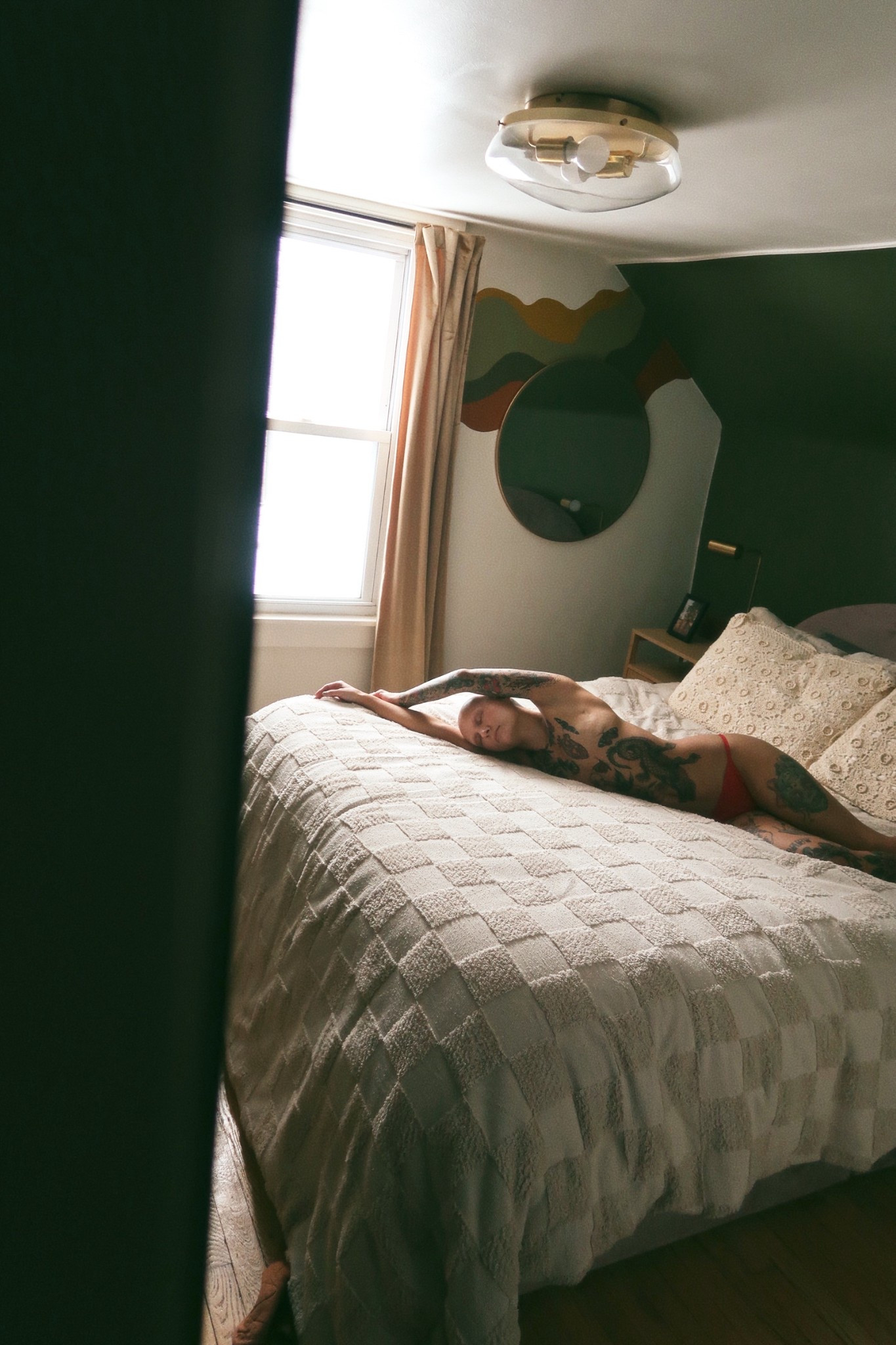 what bedroom dreams are made of 🕯️

#LTKHome #LTKFindsUnder100 #LTKSpringSale
