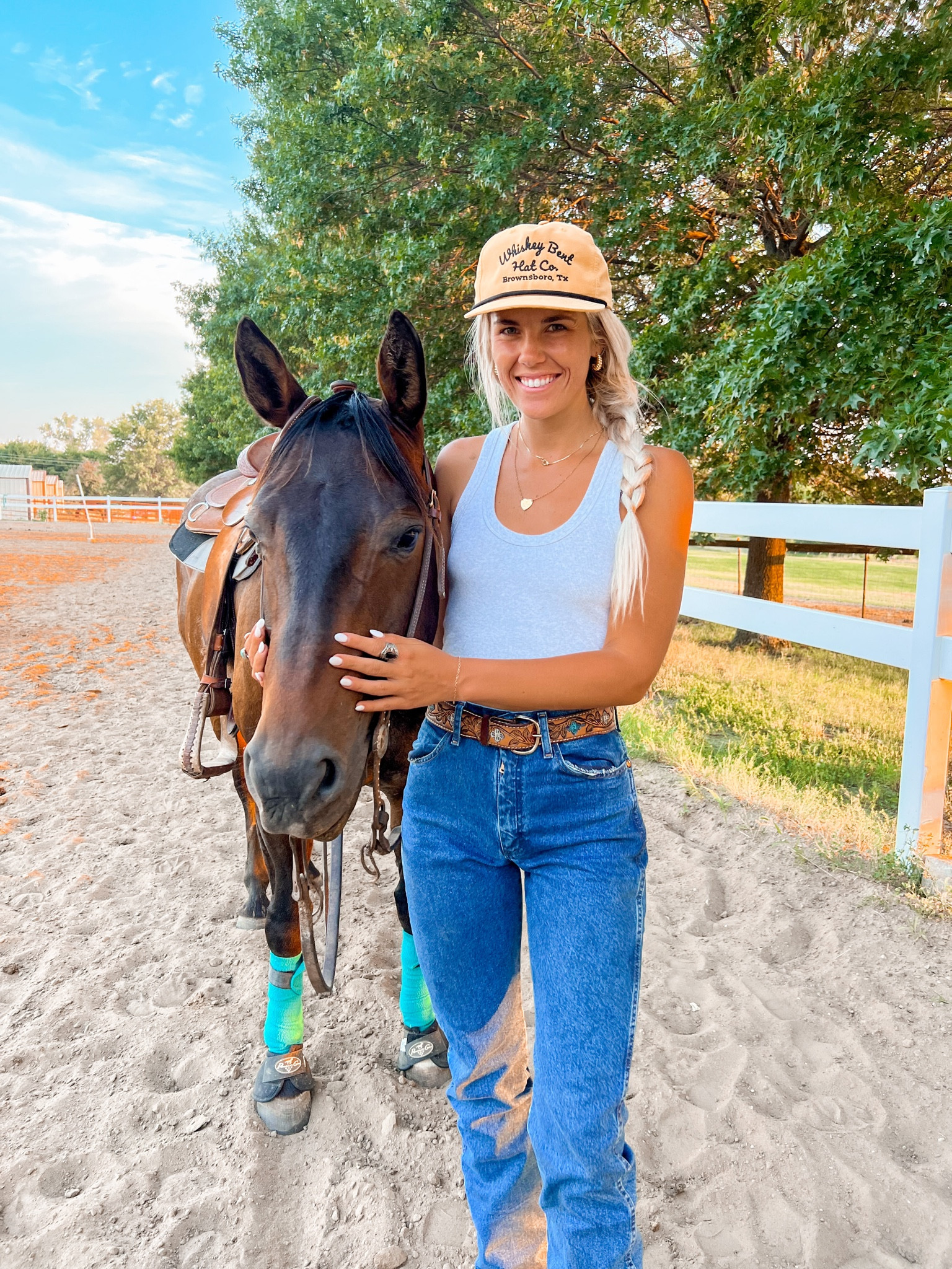 size small in tank. hat on my storefront 💘 jeans size 1 / 36