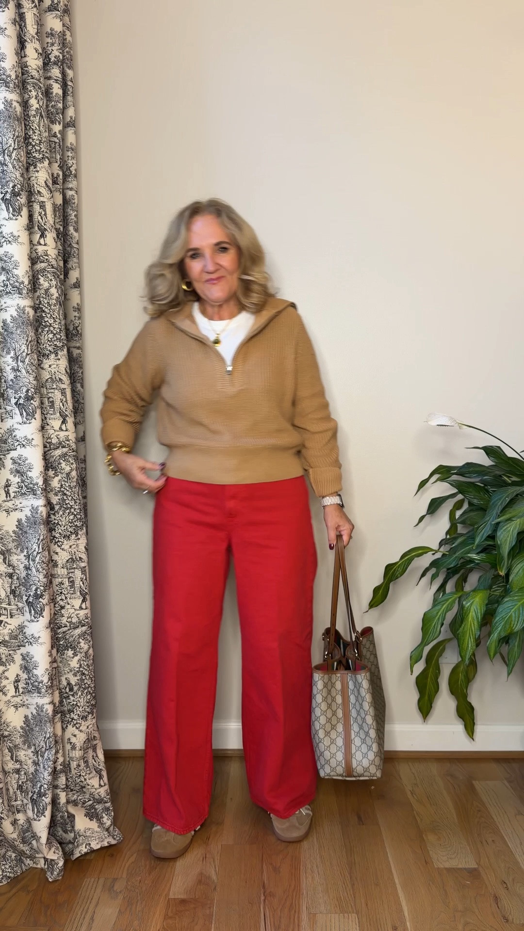 Cotton sweater medium 
Tee medium 
Red jeans 29 short 
What to wear with red jeans?