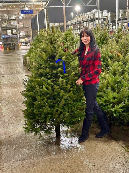 Picking out our live tree for our dining room!


#LTKHoliday