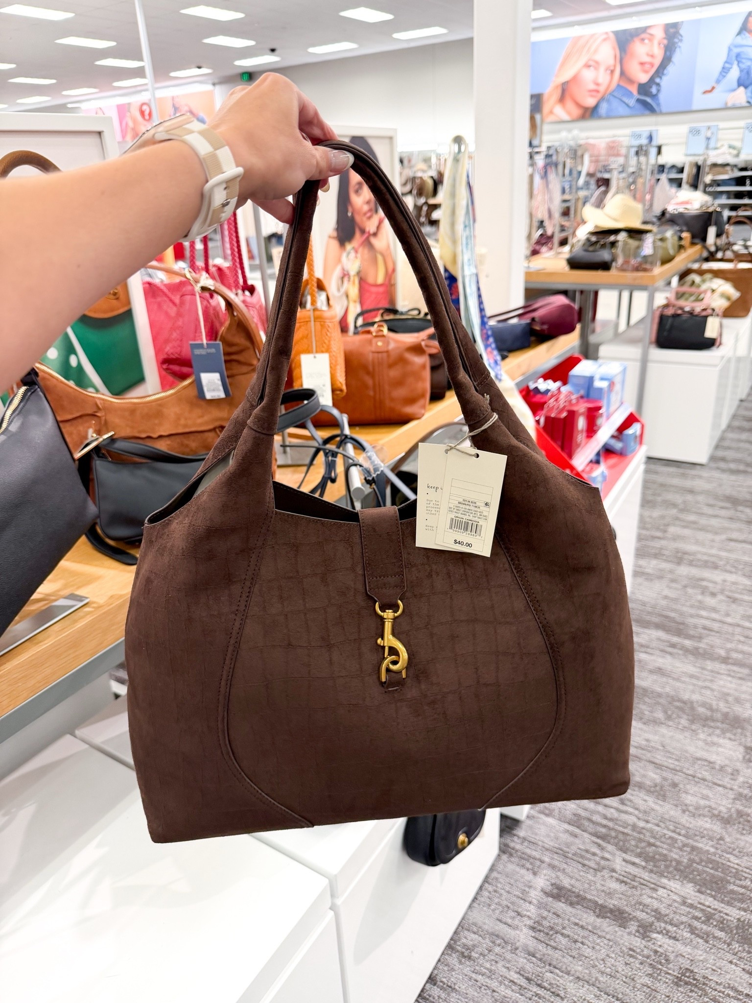 Loving this purse for fall! So cute and perfect to go with any outfit!

#LTKootd #LTKgrwm #LTKSeasonal