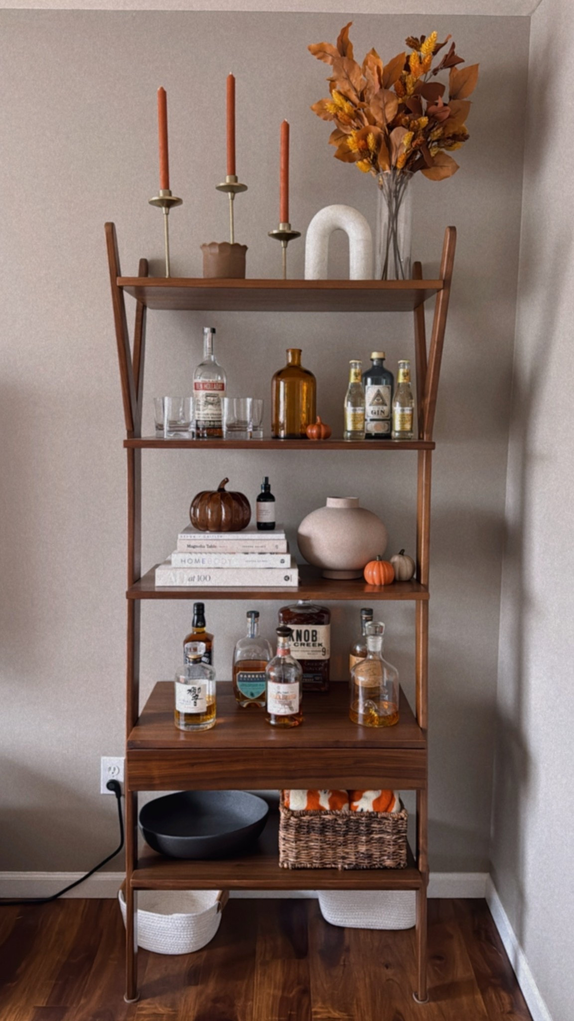 yearly fall bookcase // fall // bookcase // shelf decor // fall season // pumpkins // browns // home decor // home finds //

#LTKHome #LTKSeasonal #LTKFallSale