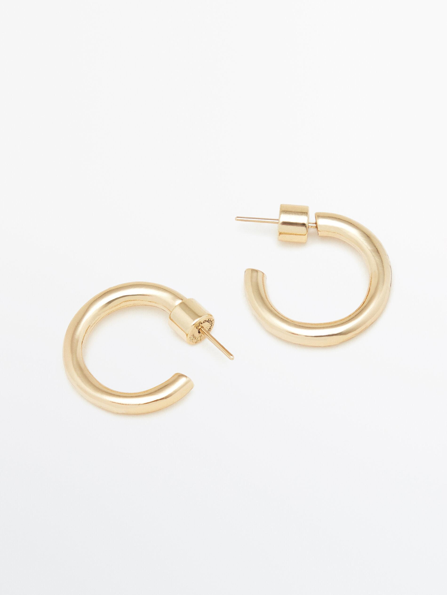 Gold-plated medium hoop earrings | Massimo Dutti US
