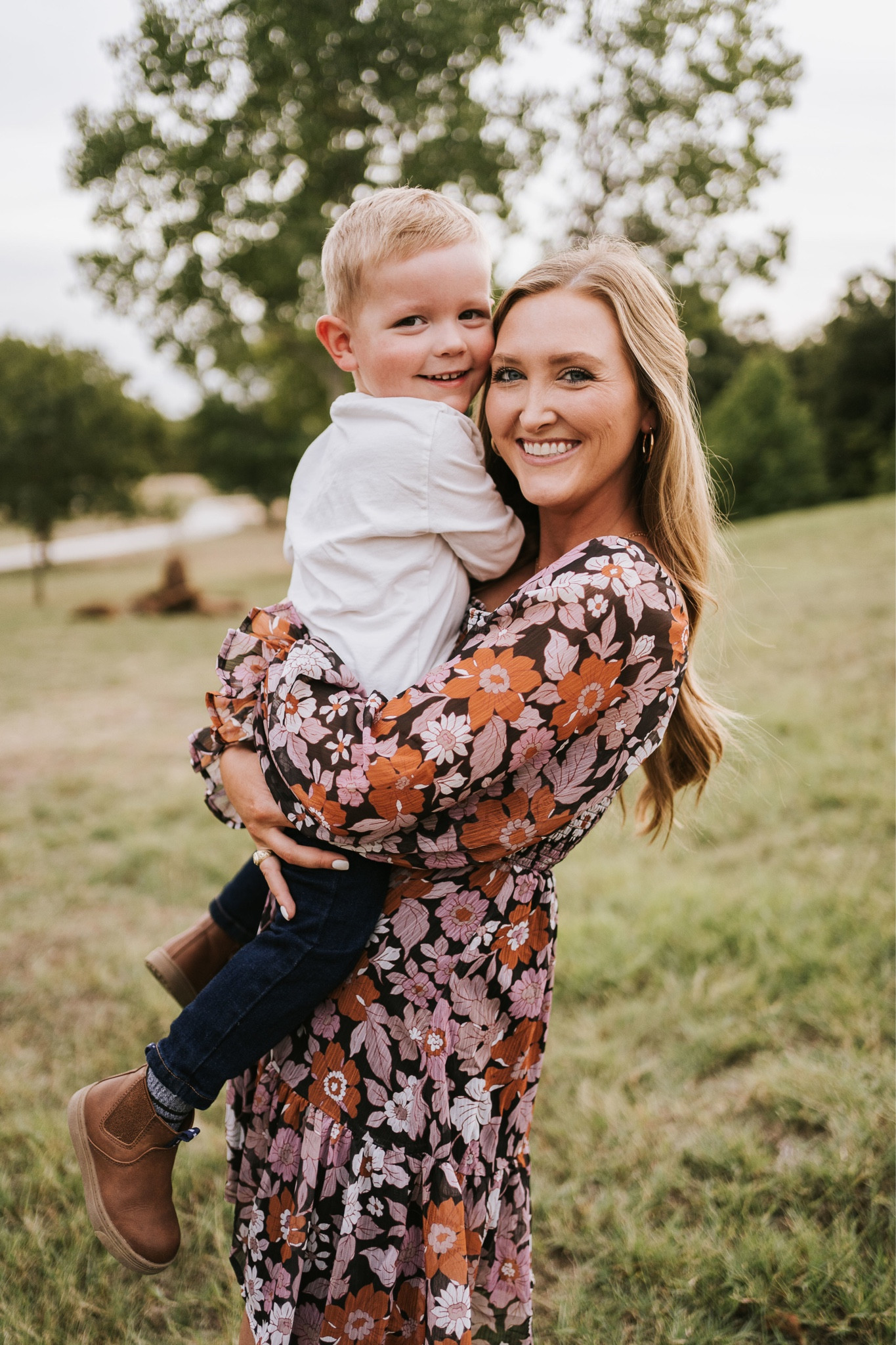 Fall family pictures outfit ideas with a toddler, Christmas card picture outfits 🍂🍃📸 

#LTKfamily #LTKHoliday #LTKstyletip