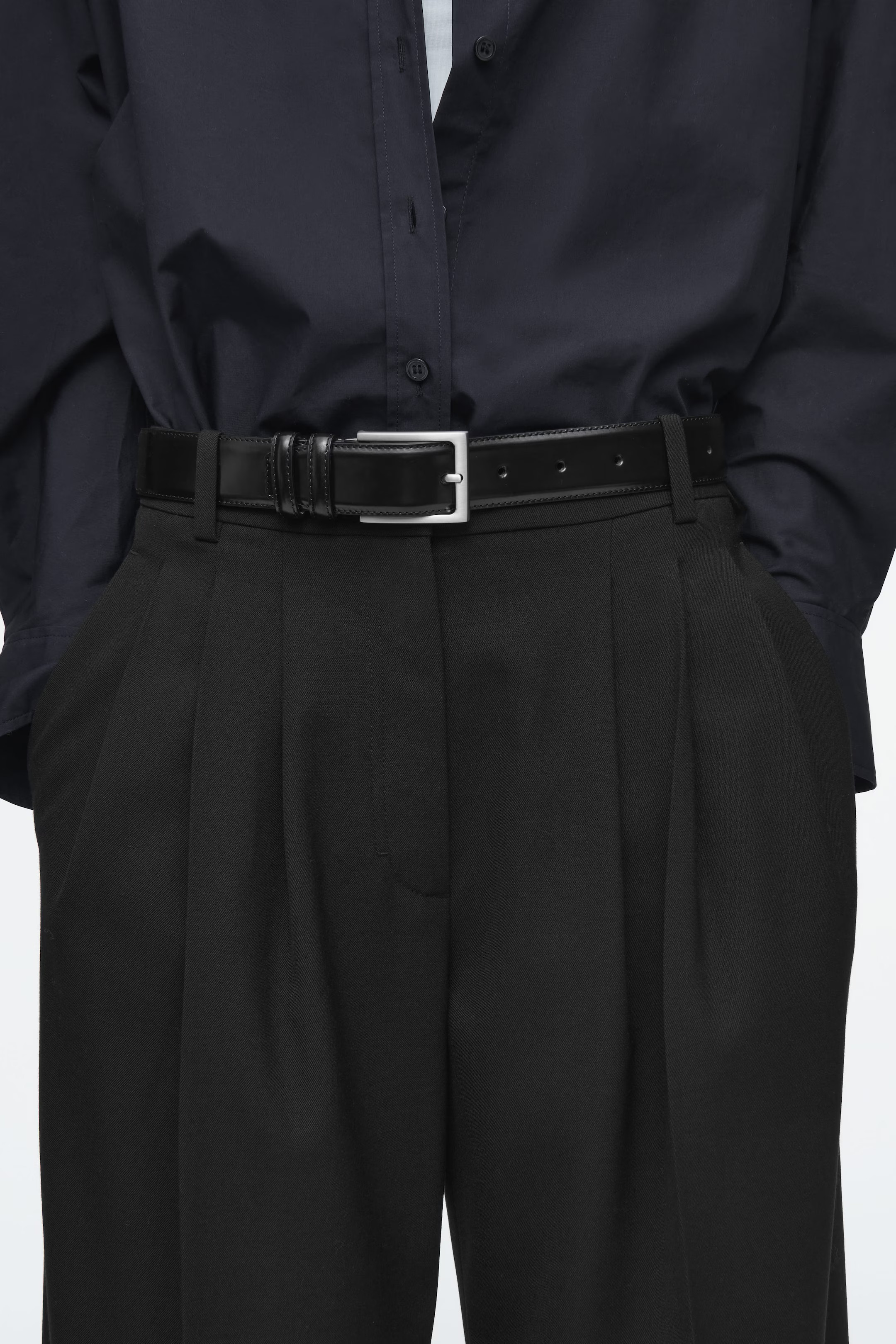 PLEATED BARREL-LEG WOOL-BLEND TROUSERS - BLACK | COS UK