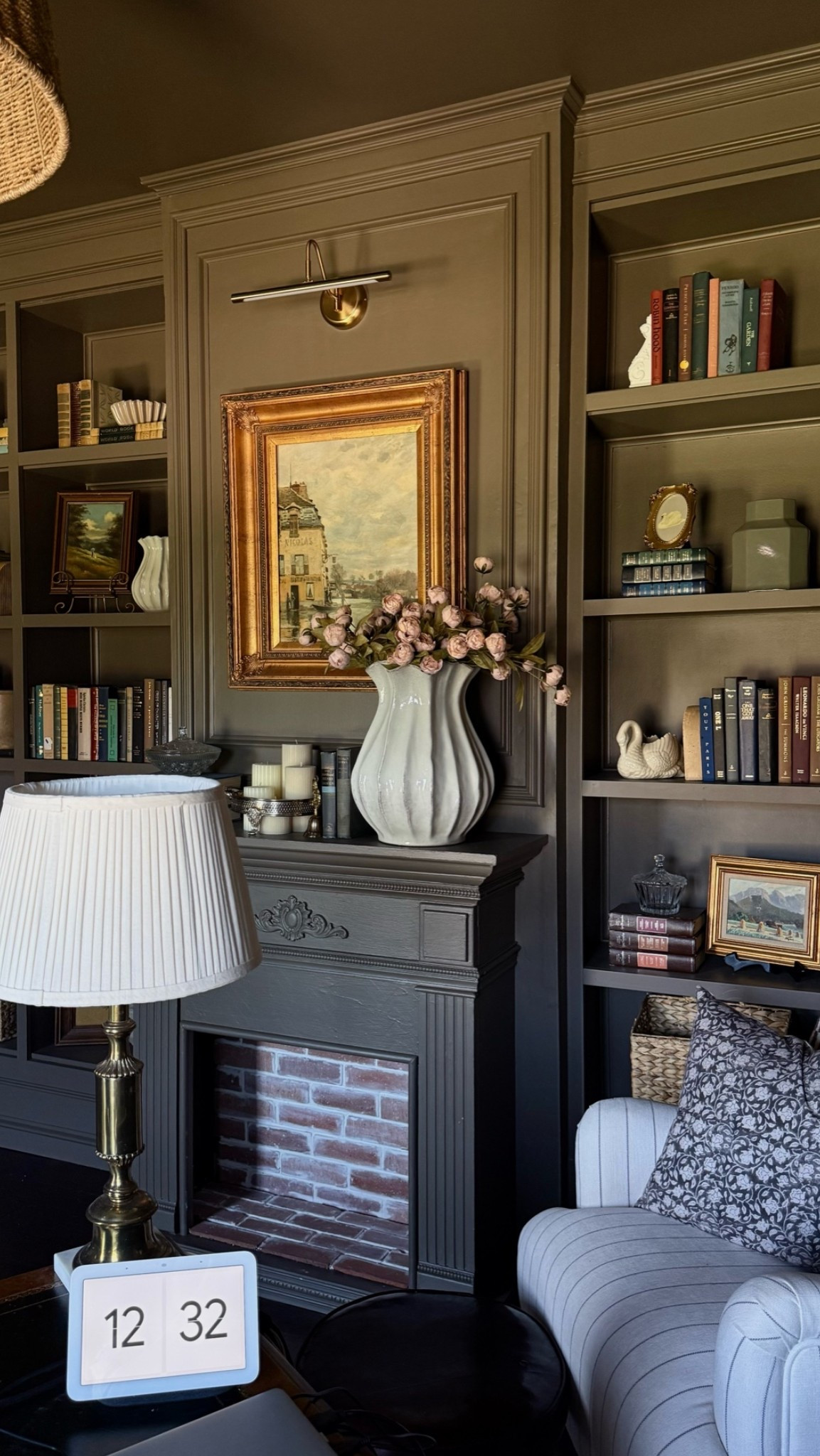 Built in bookcases 📖🕯️

#LTKHome #LTKSaleAlert