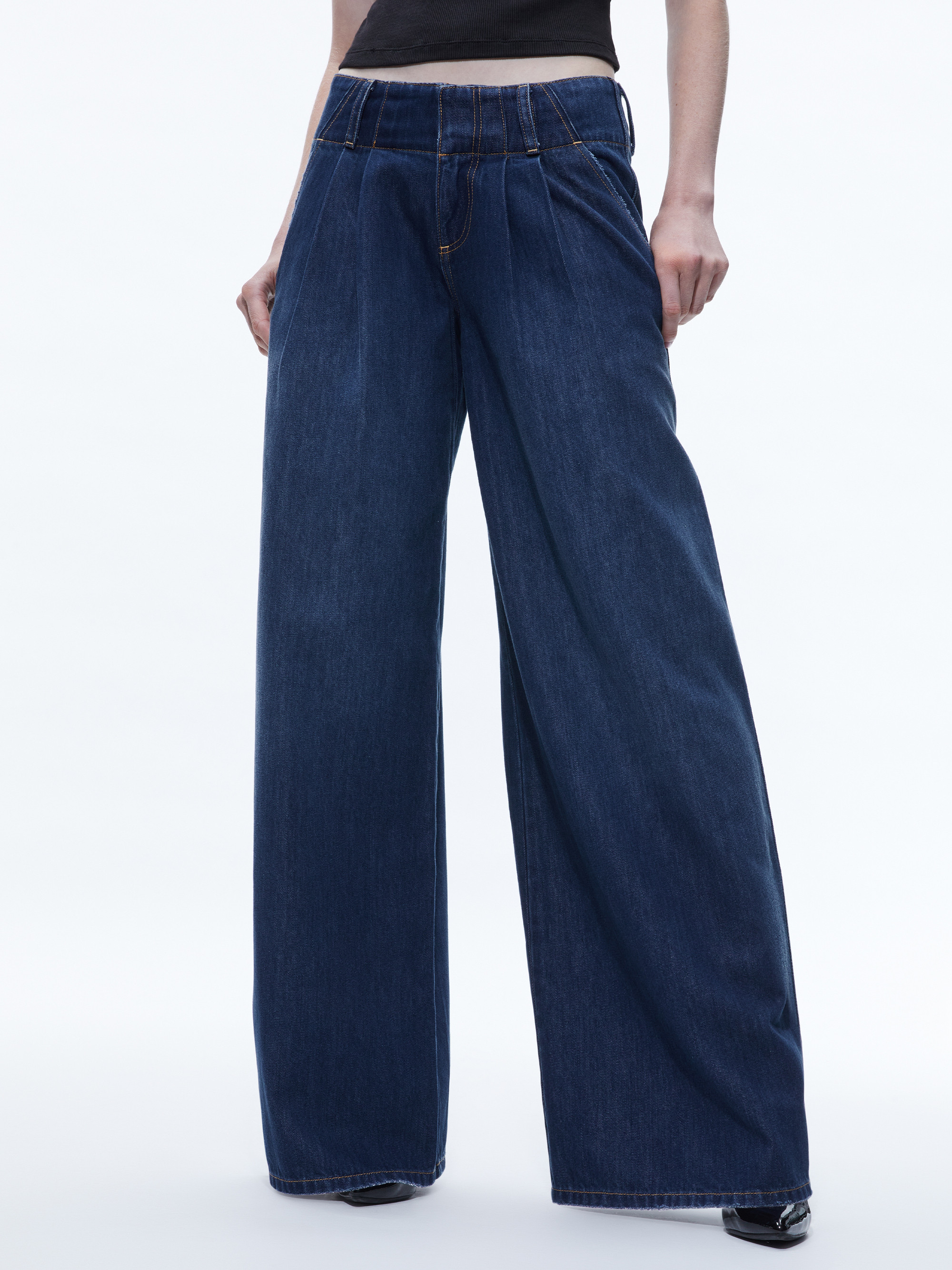 ANDERS LOW RISE PLEATED JEAN | Alice + Olivia