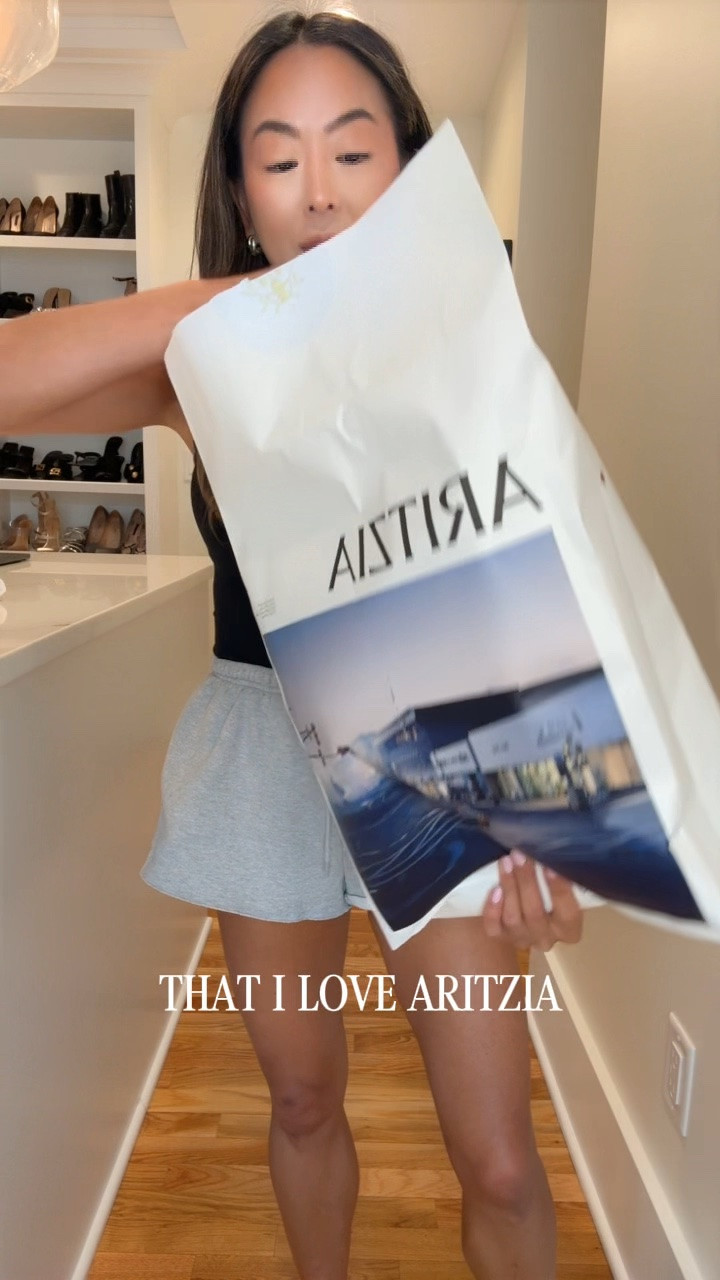 @Aritzia - haul. Some of my fave new pieces I picked up! 
Micro shorts - XXS in white 
Crepe pant - XXS short in black 
Jeans - 23 in 15 Yrs Blr Thr Bleu

#LTKPetite #LTKOver40 #LTKootd