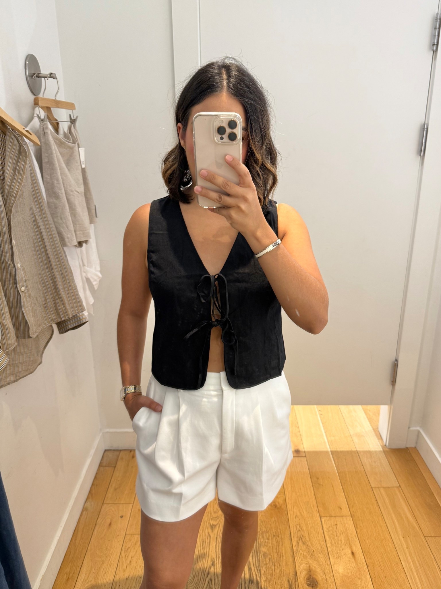 Linen blend top is size S (true to size) 
White shorts are 40/8US (I sized up one size as they run small) 

I’m also linking the matching skort which I also love 🖤

#LTKStyleTip #LTKPetite #LTKU