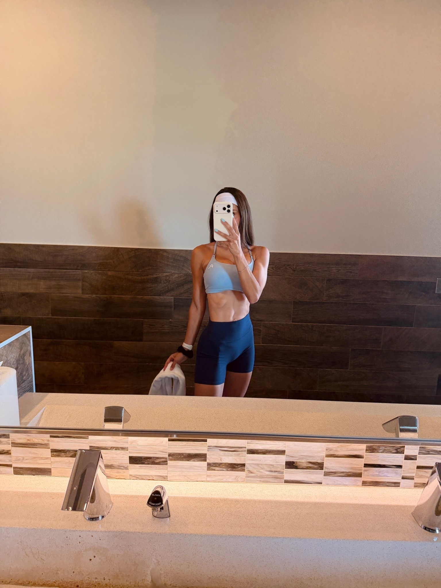 Gym ootd #gym #lift #workout #activewear #abercrombie #oner

#LTKActive #LTKootd