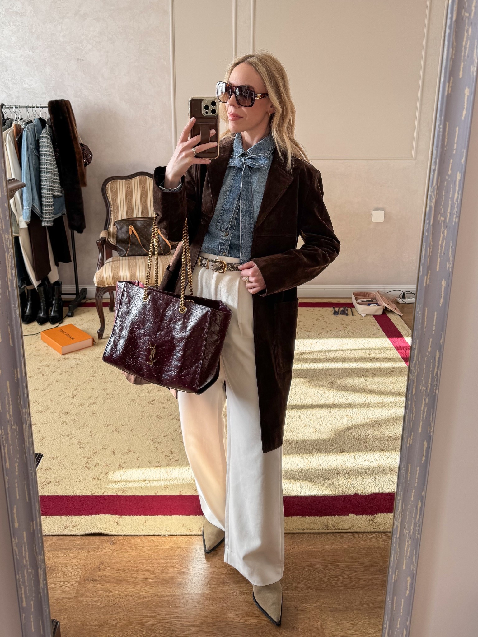 Work look of the day, @Zara dark brown suede coat, denim bow blouse, snakeskin belt, @abercrombie cream trousers, burgundy YSL tote bagg

#LTKWorkwear #LTKOver40 #LTKootd