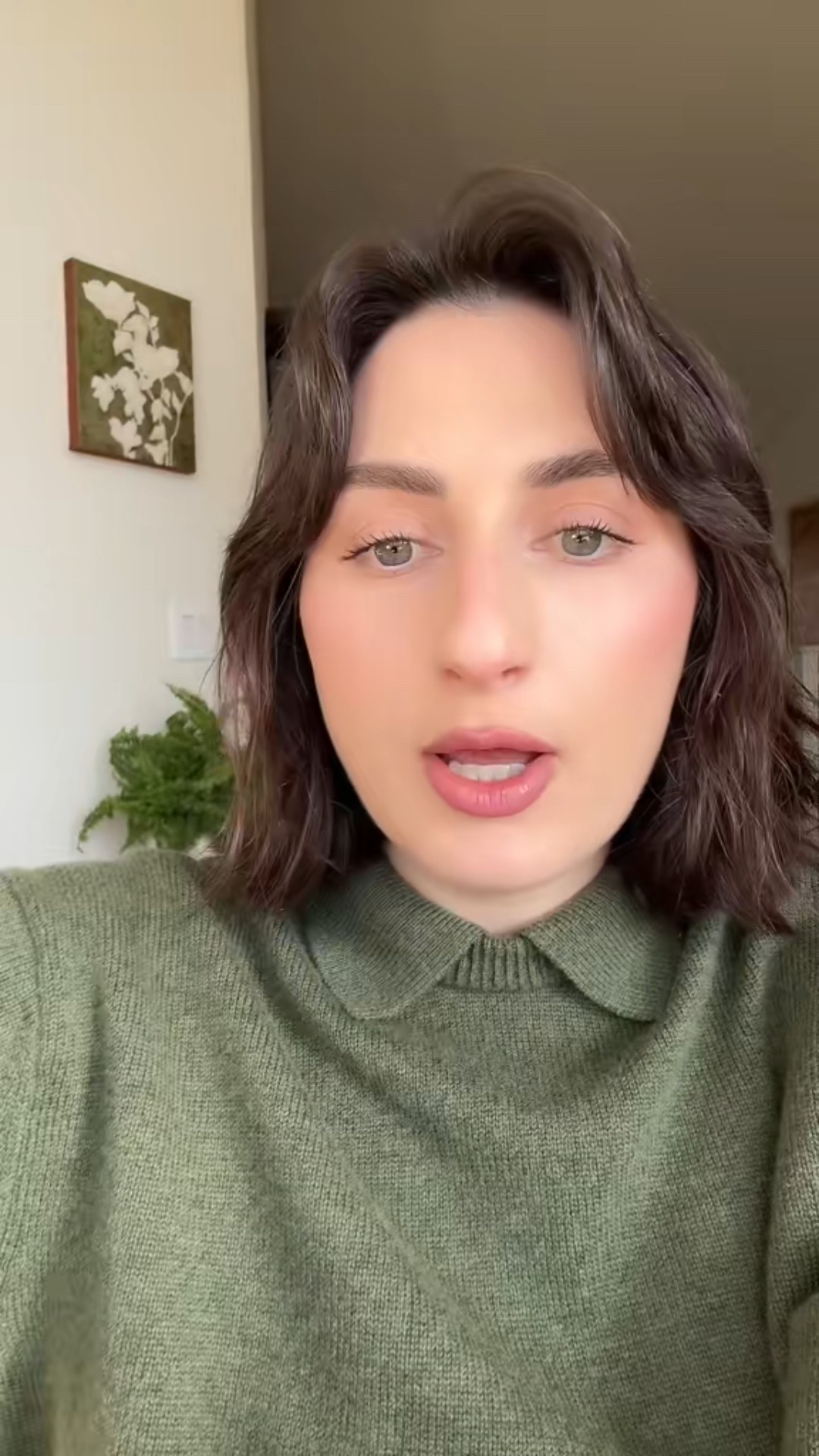 my green collared cashmere wool sweater !

#revolve #eaves #greensweater #cashmeresweater 